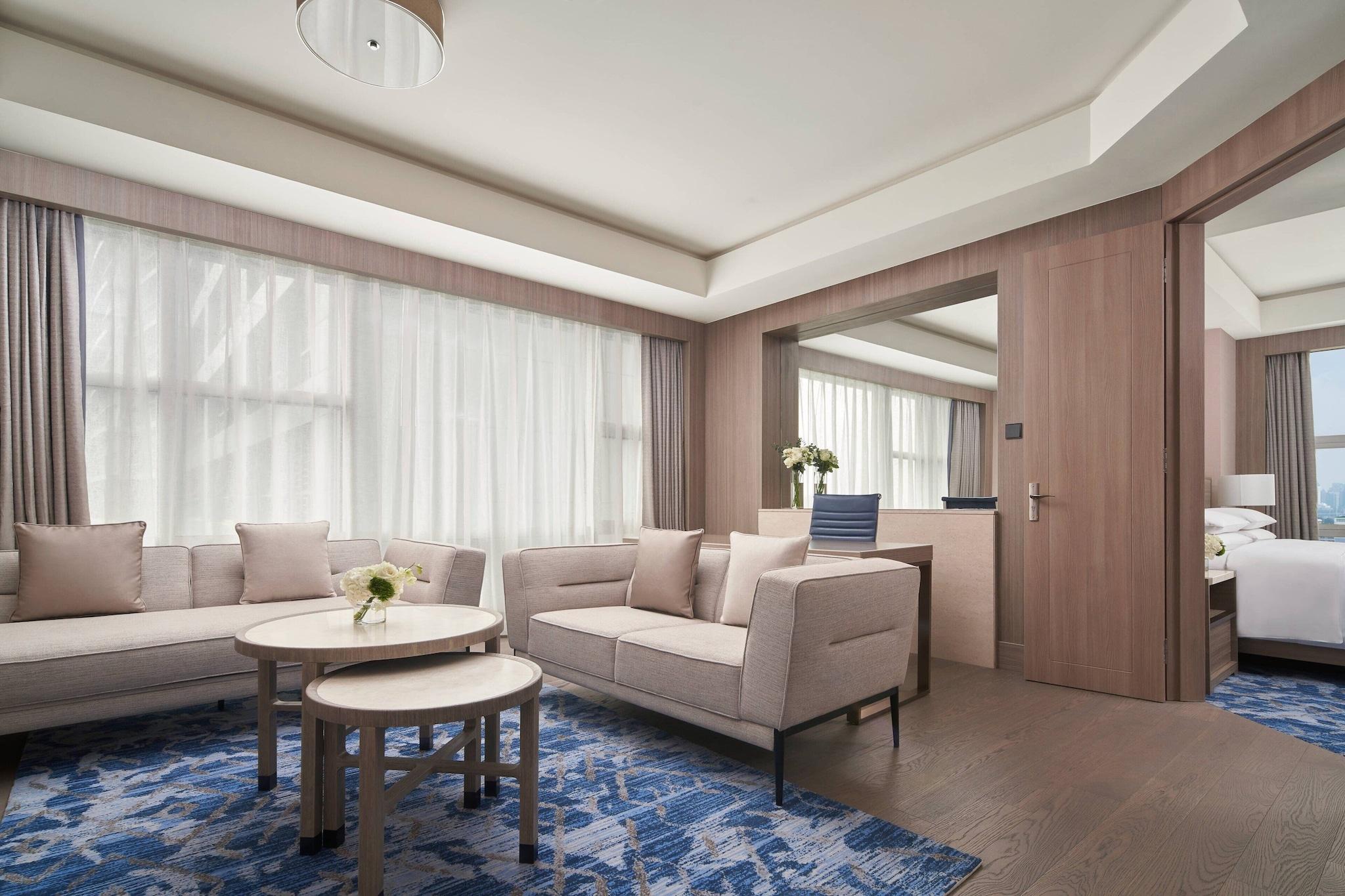 Junior Suite City View King Bed