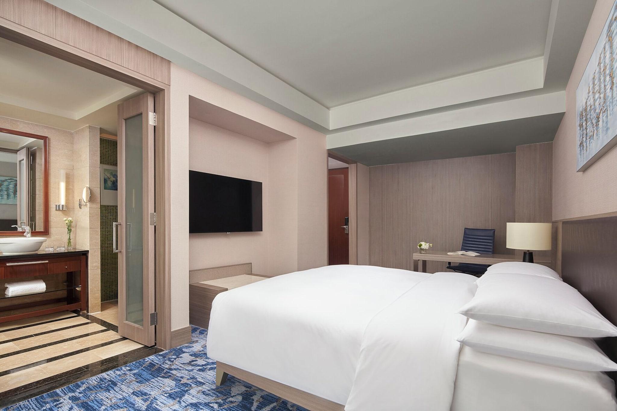 Double Deluxe King Bed