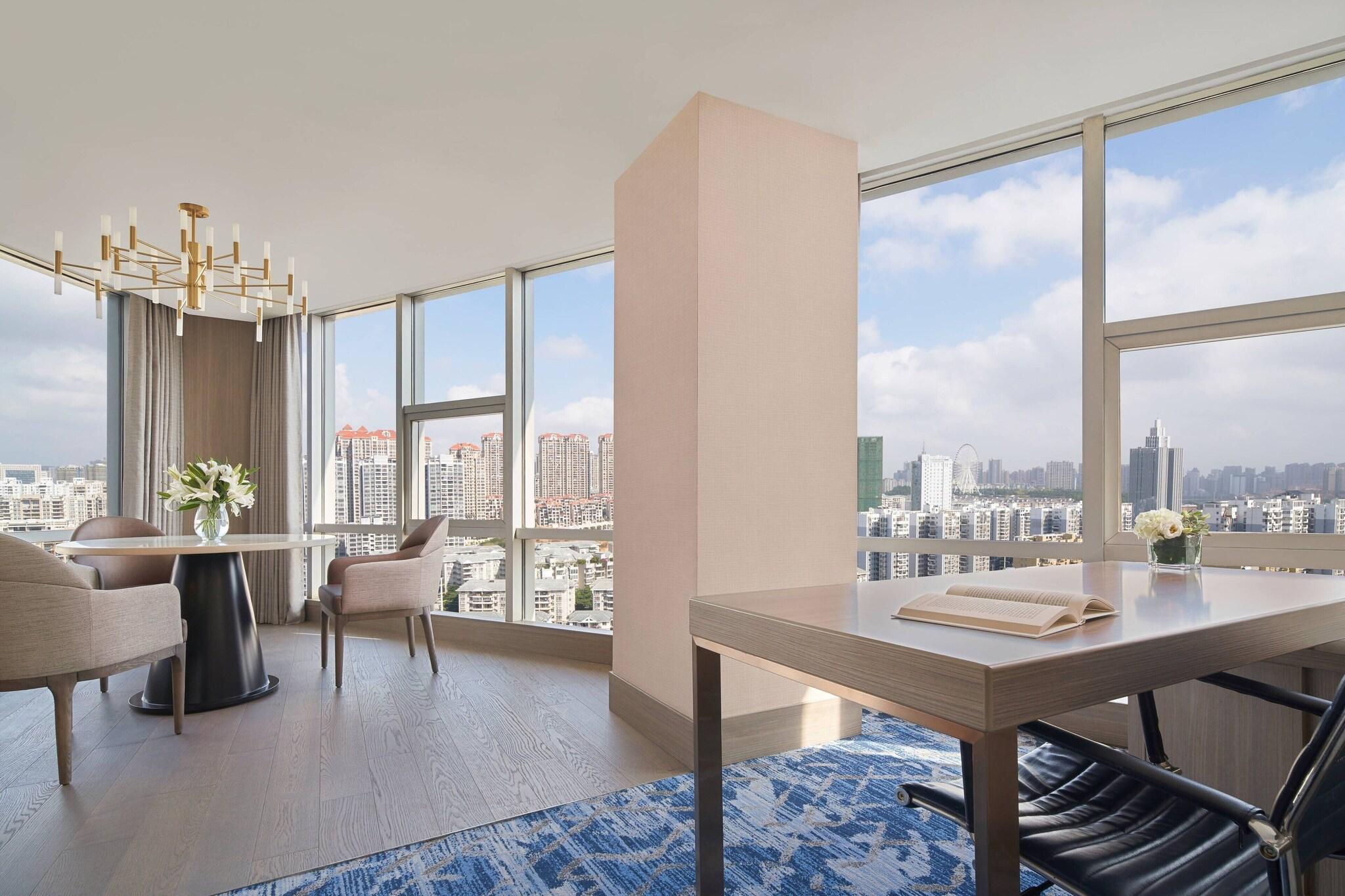 Suite Deluxe City View