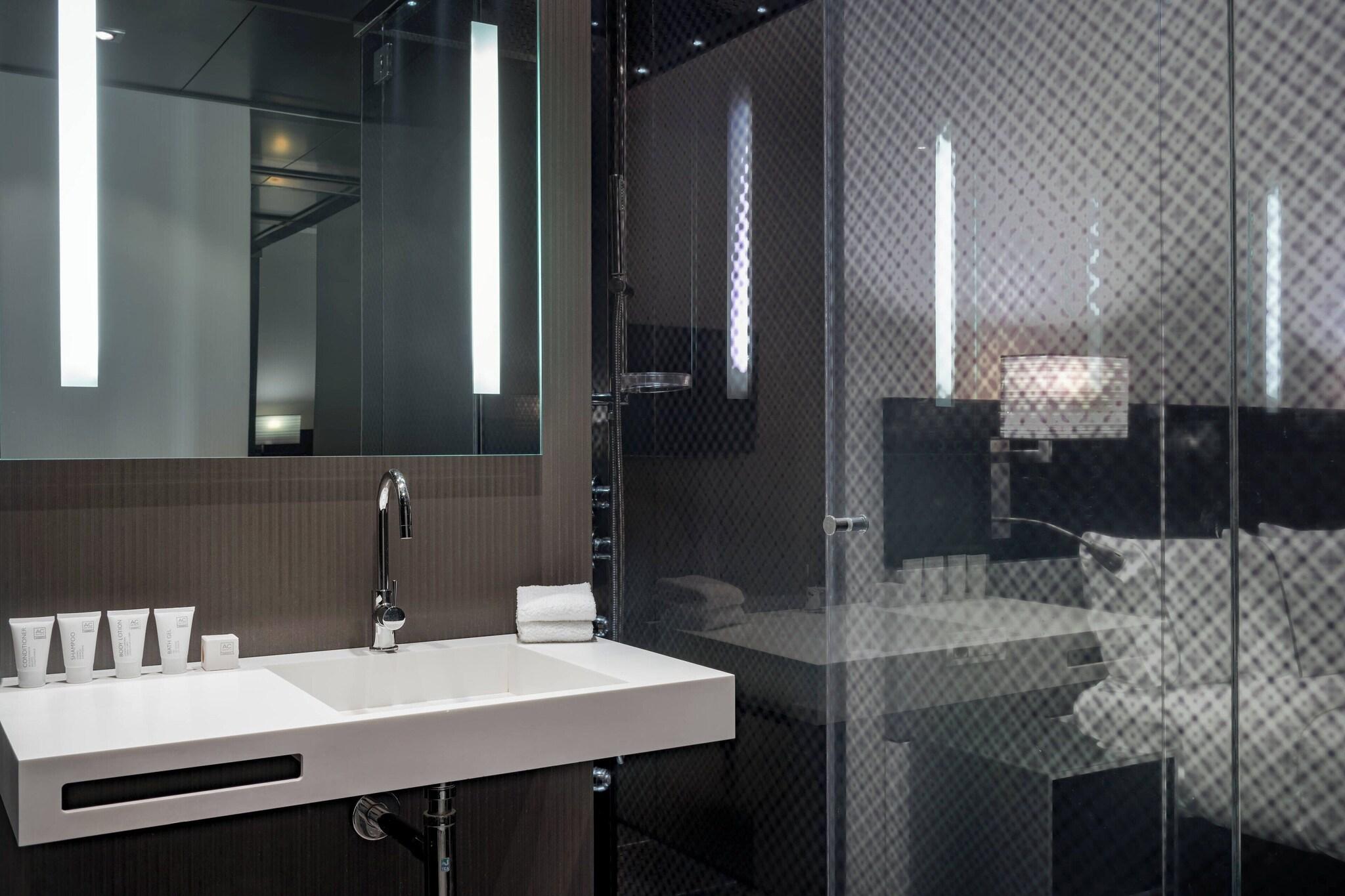 Double Queen Size Bed