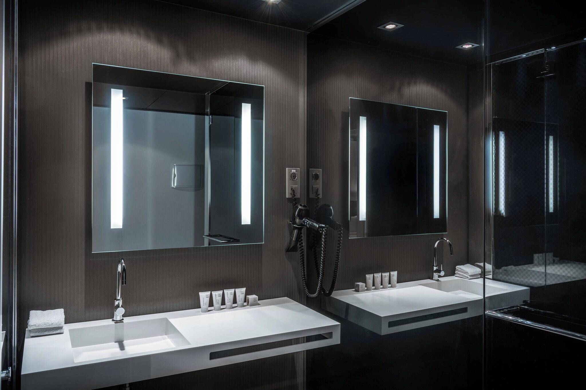 Double Queen Size Bed