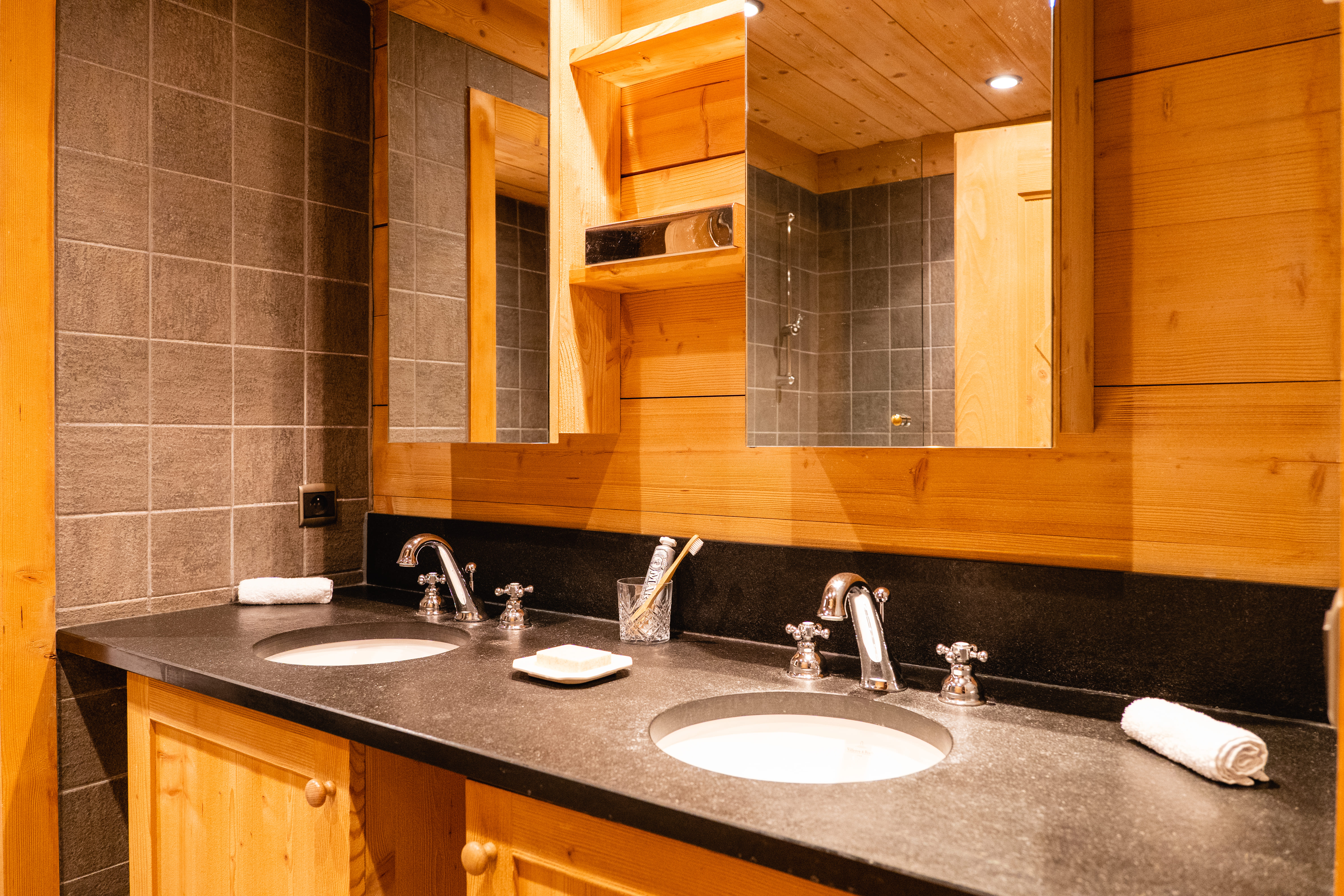 Chalet Five Bedrooms