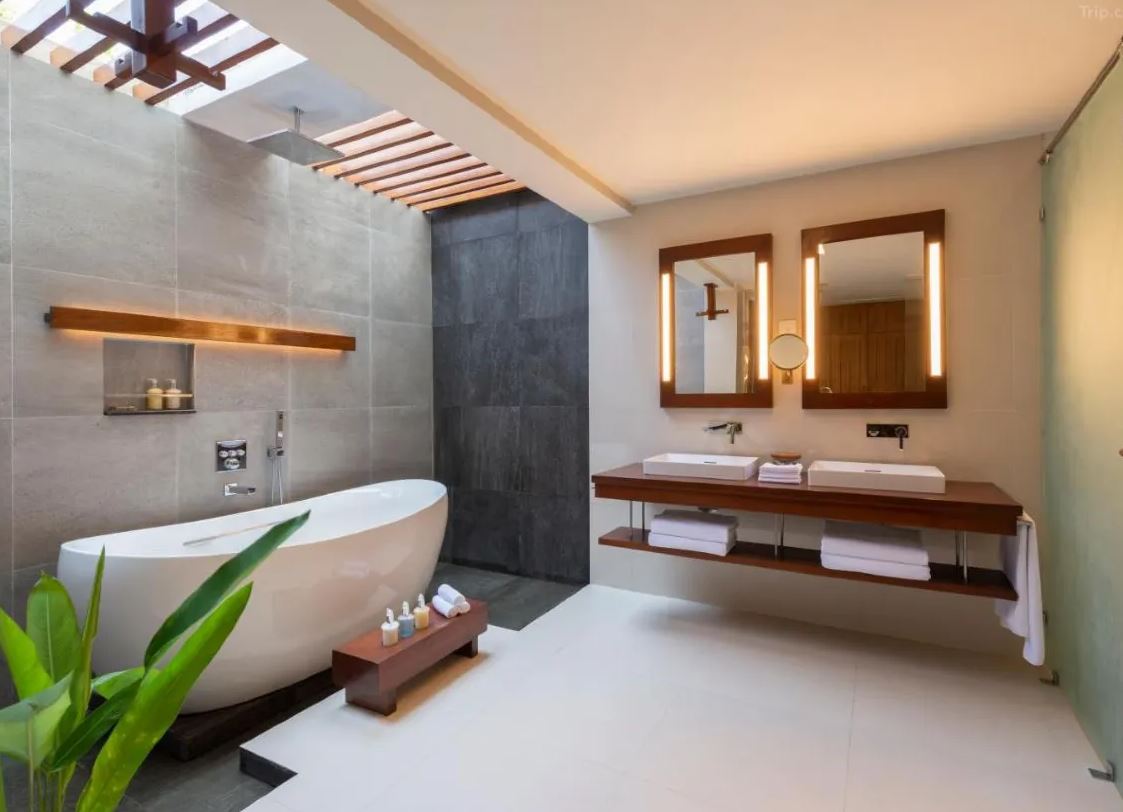 Single Deluxe with Private Pool