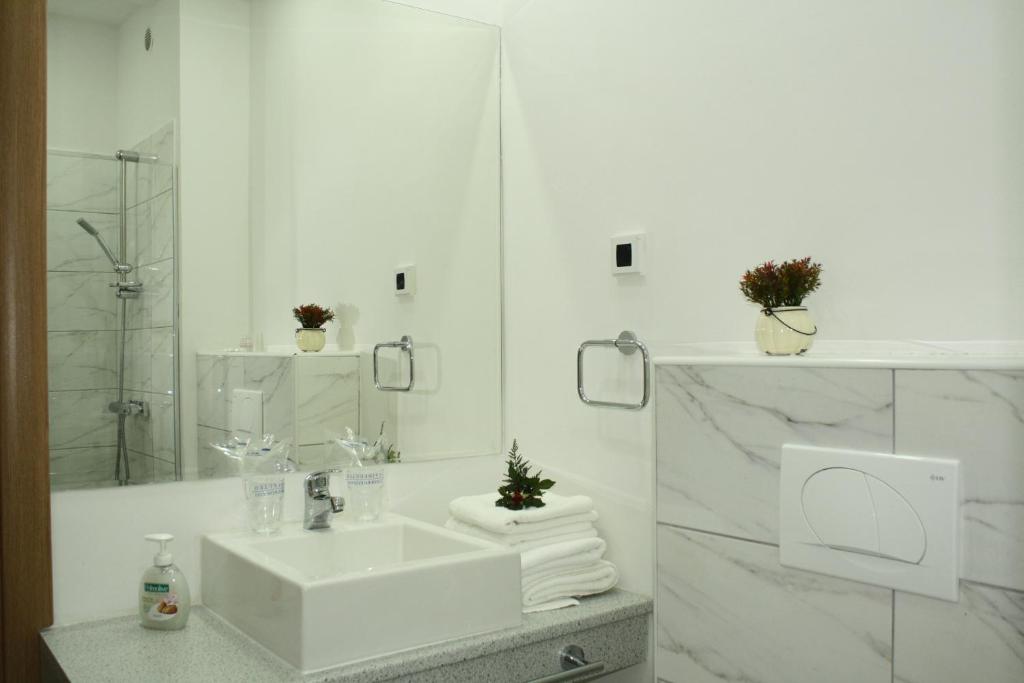 Suite Two Bedrooms One Bathroom