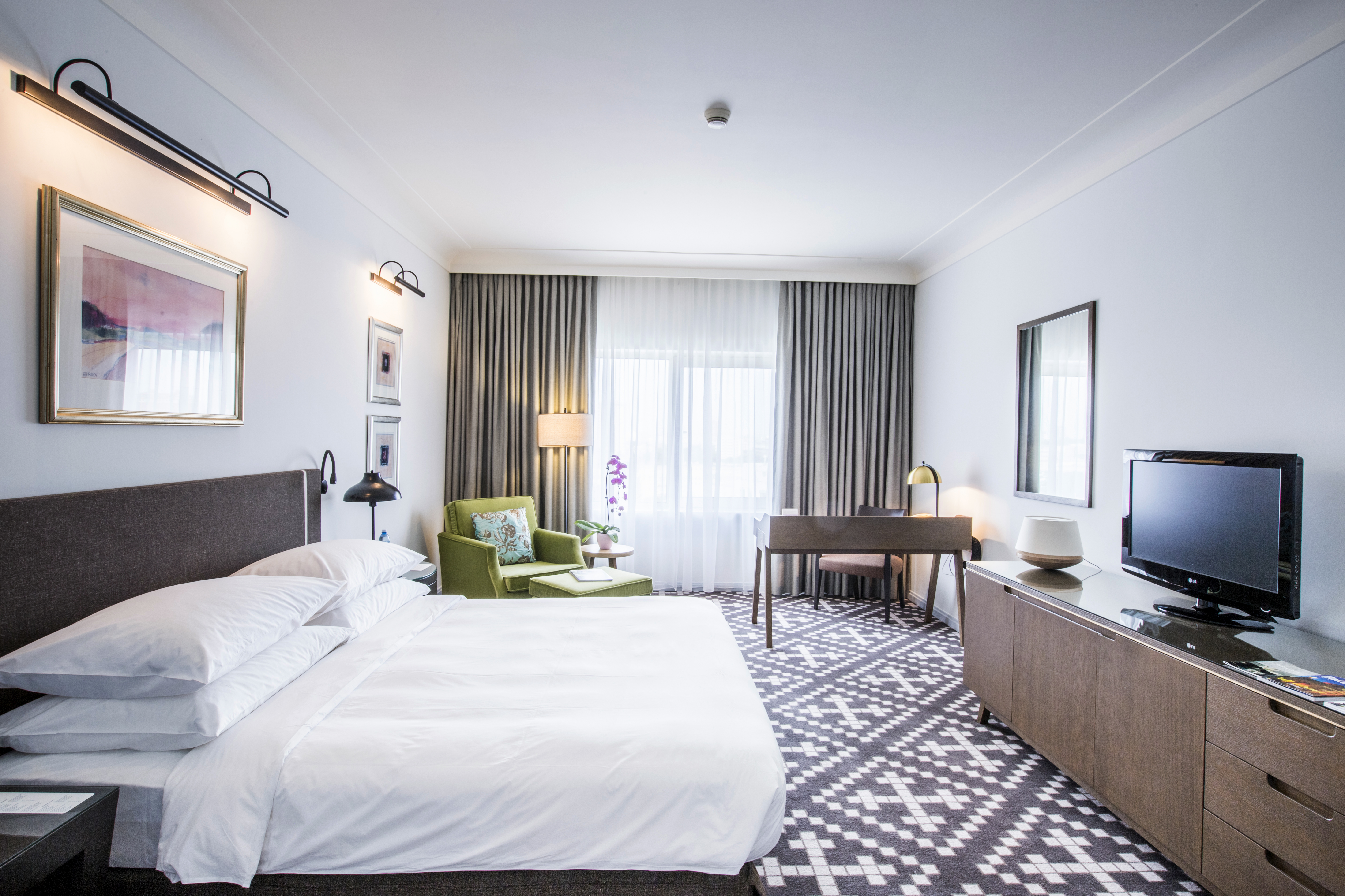 Double Queen Size Bed