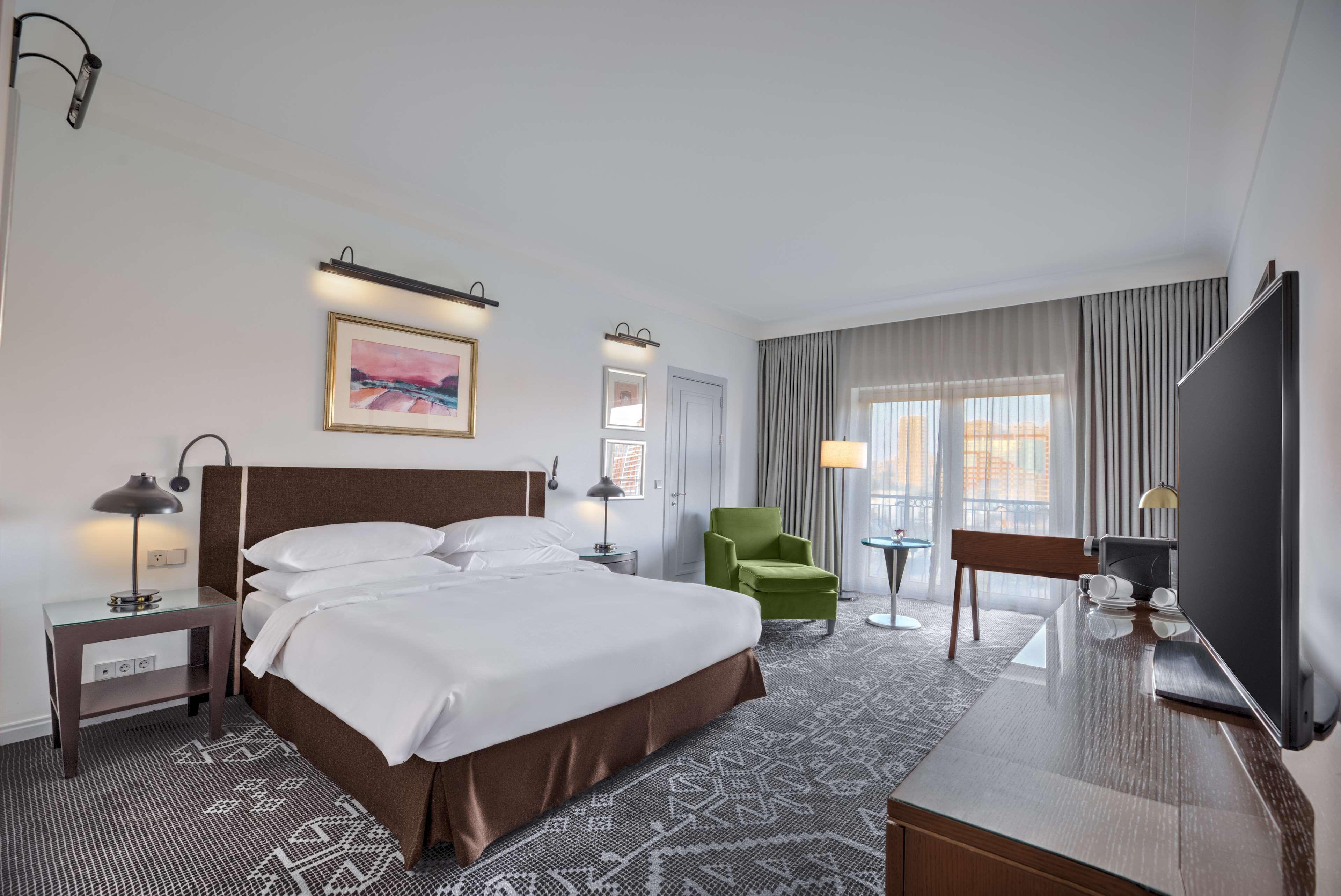 Double Club King Bed