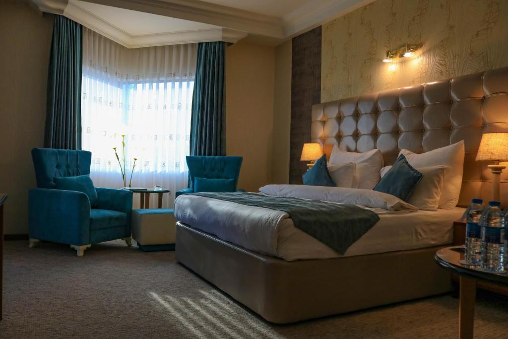 Double Deluxe King Bed