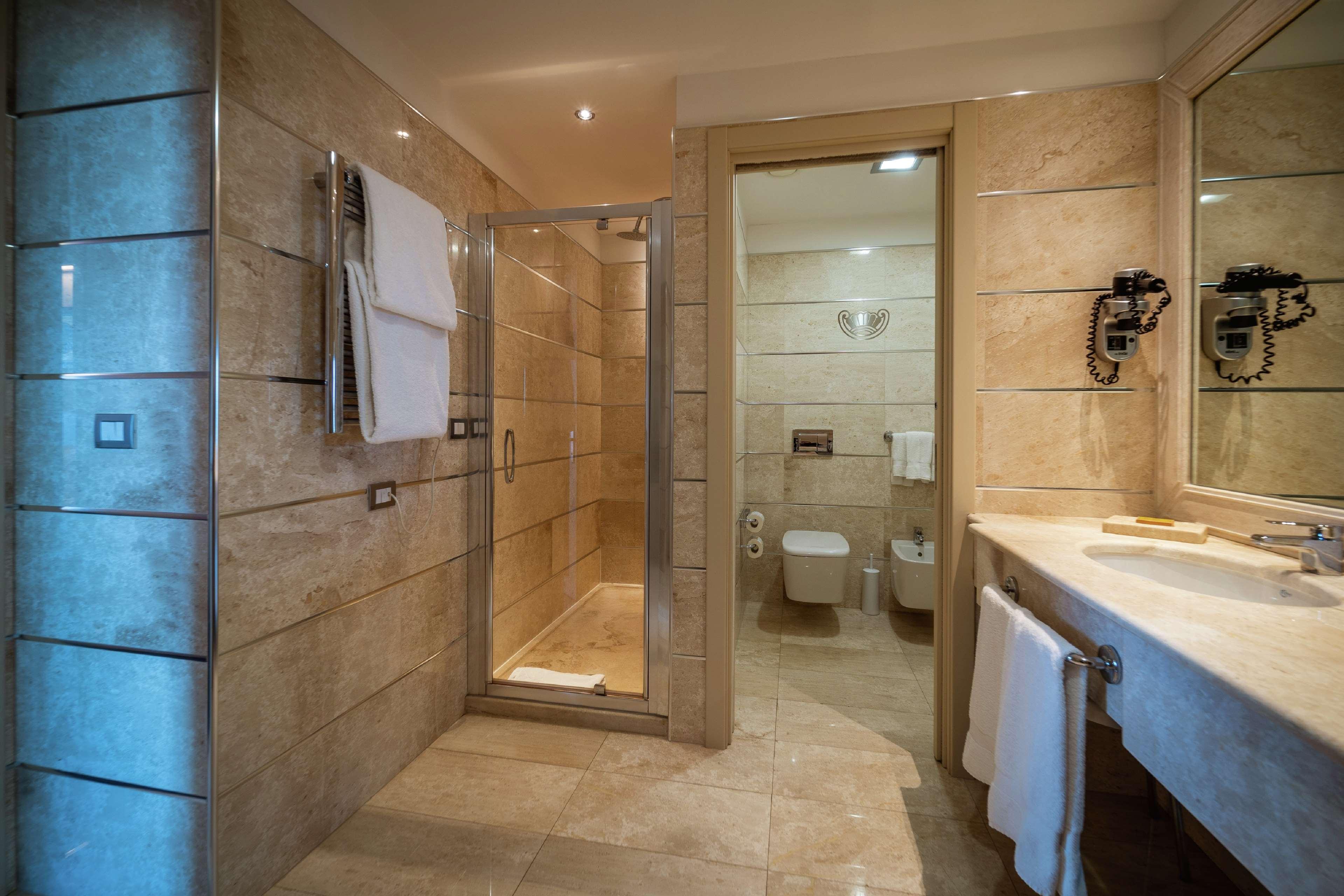 Suite Queen Size Bed