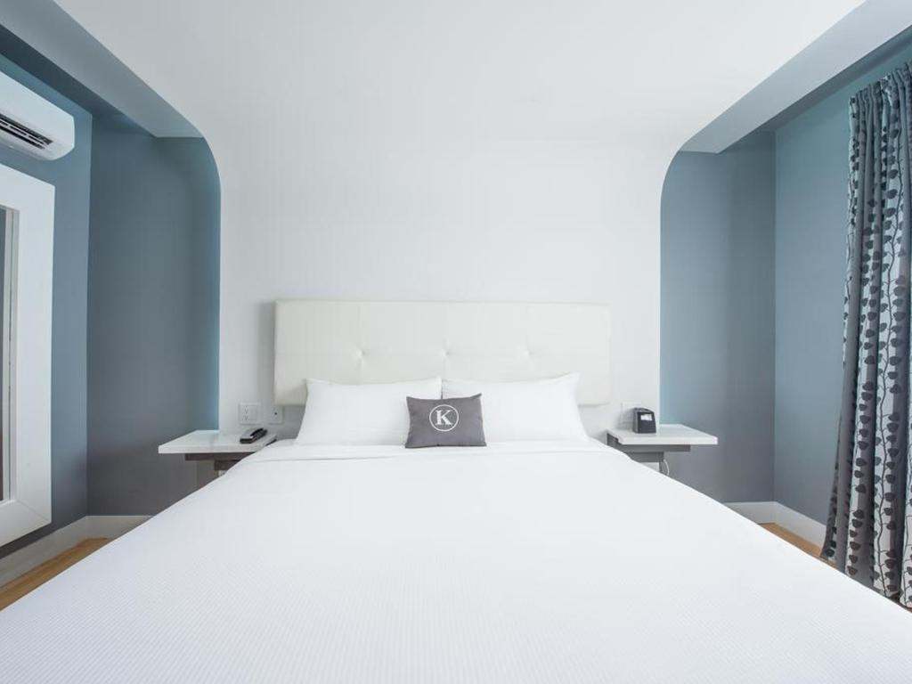 Double Deluxe King Bed