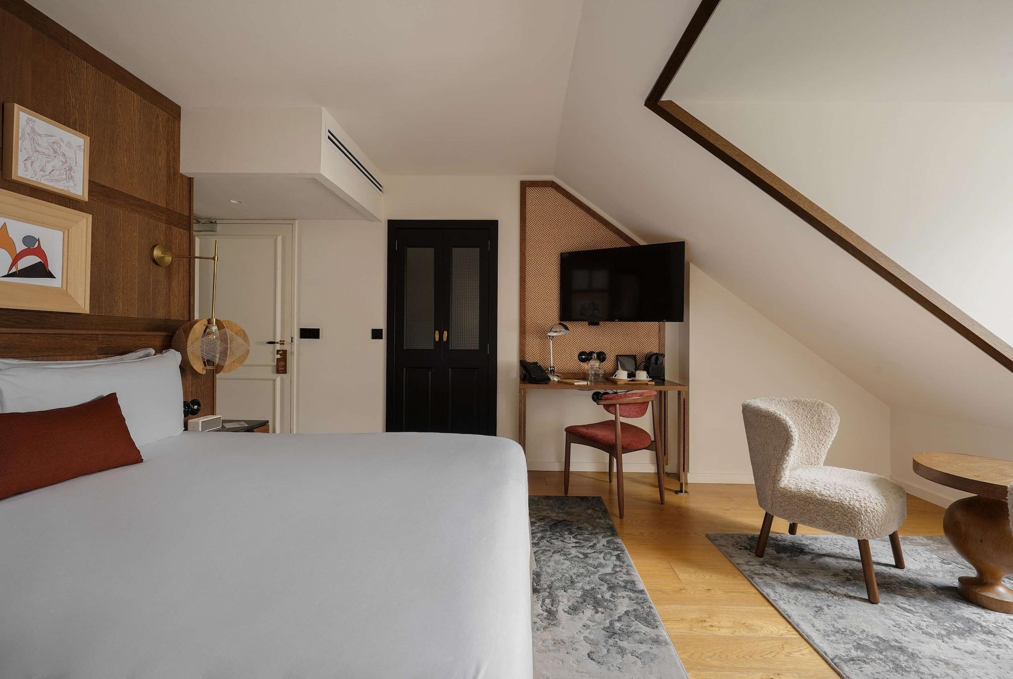 Double Single Premier Queen Bed