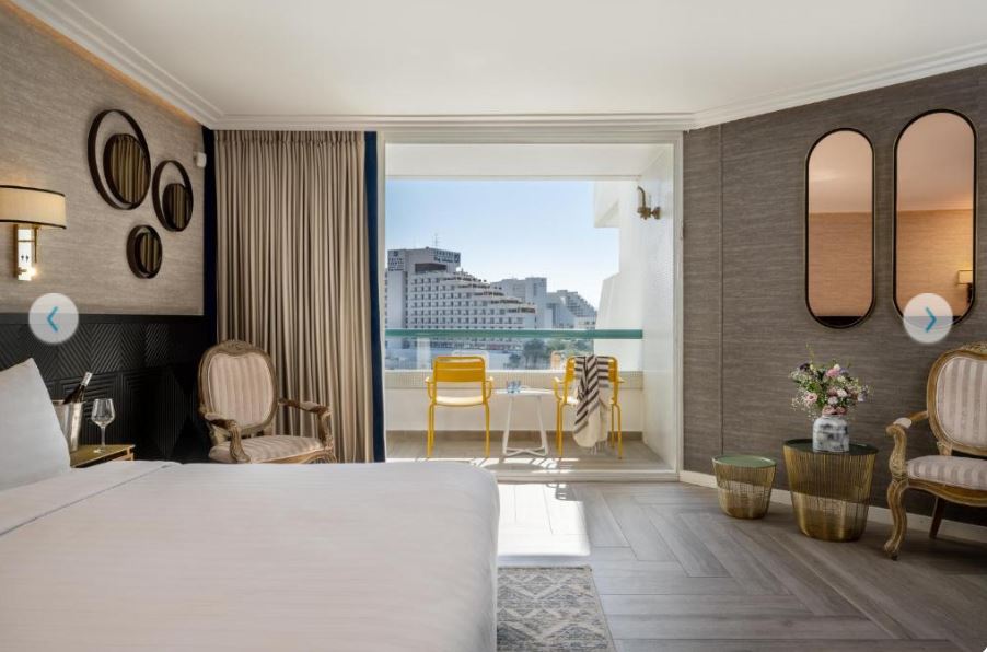 Quadruple One Bedroom One Bathroom