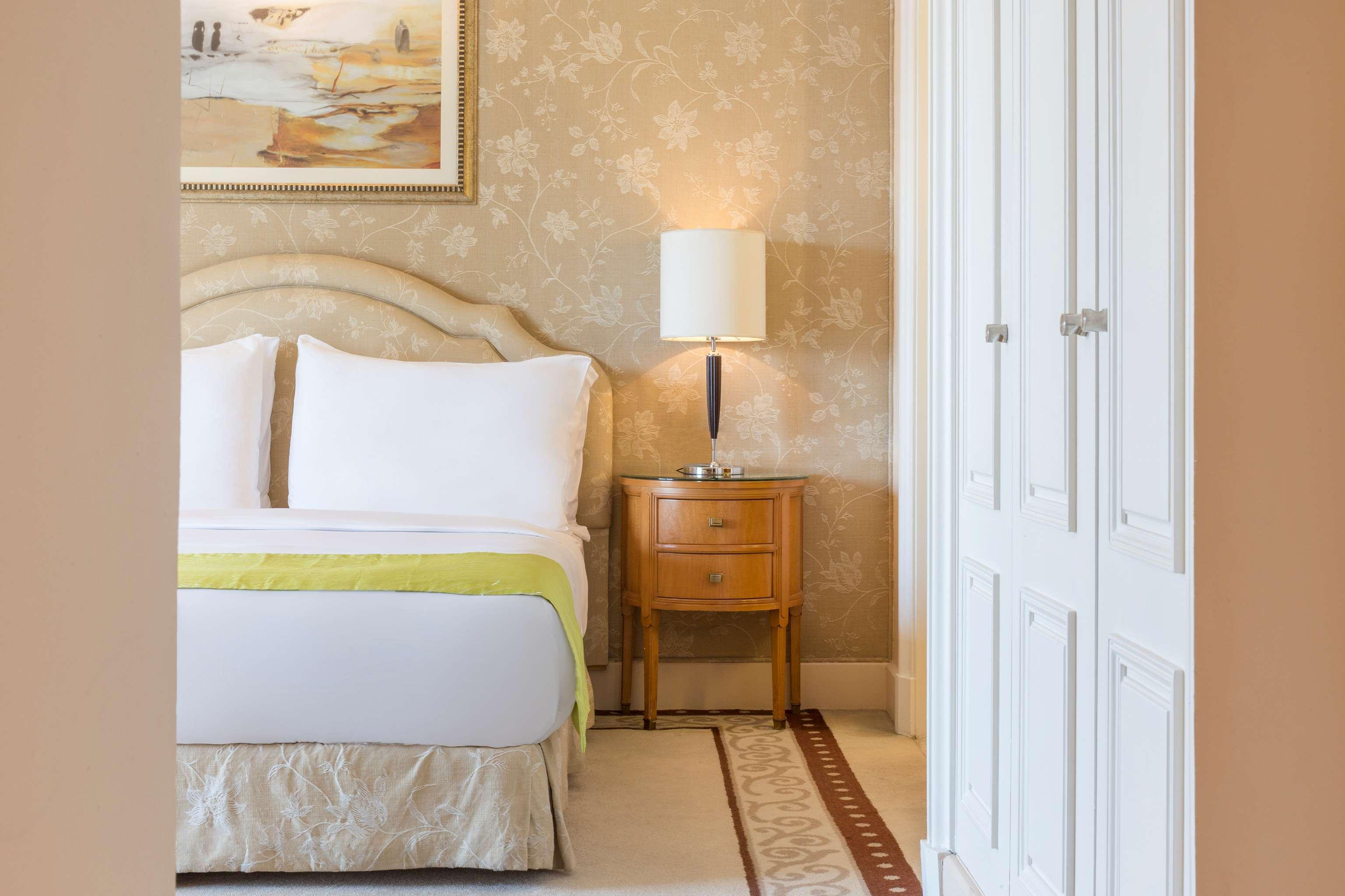 Double Deluxe Queen Bed