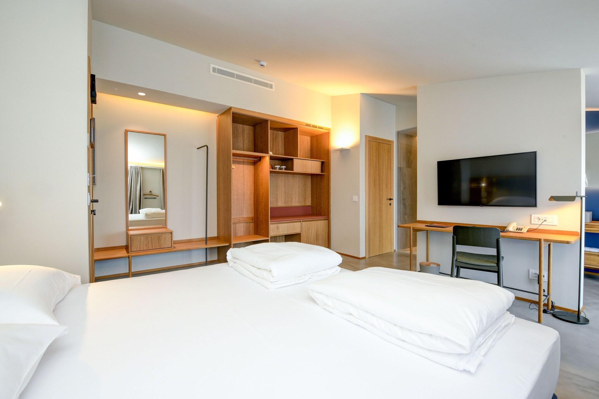 Twin Superior with Views