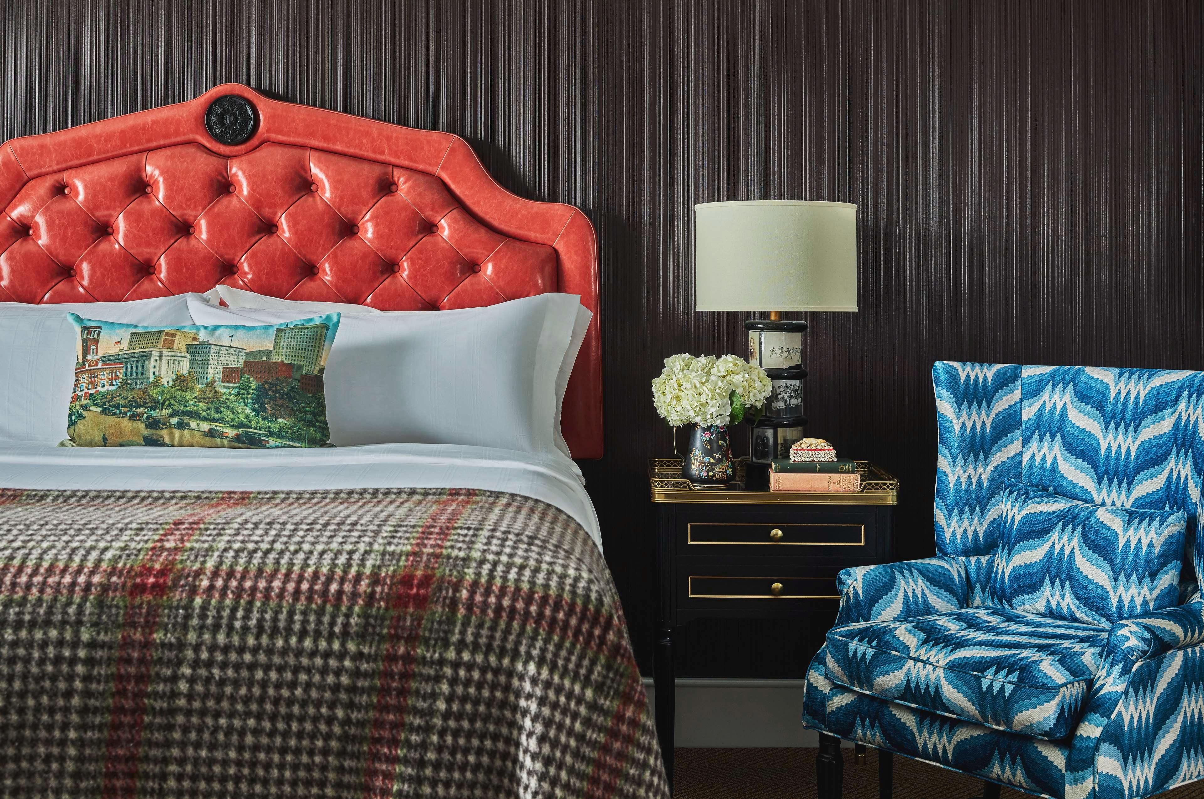 Suite Accessible King Size Bed