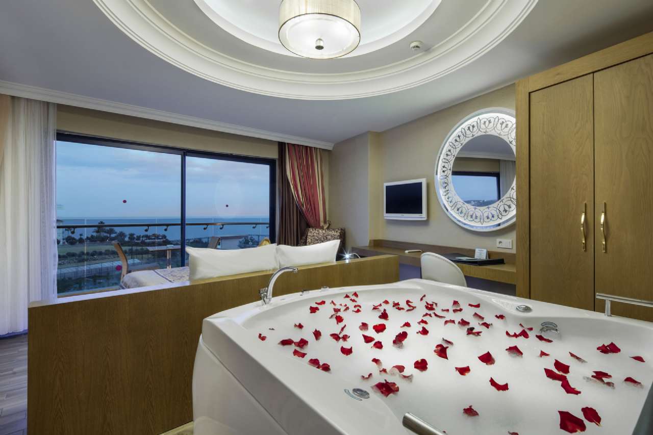 Family Room with Jacuzzi