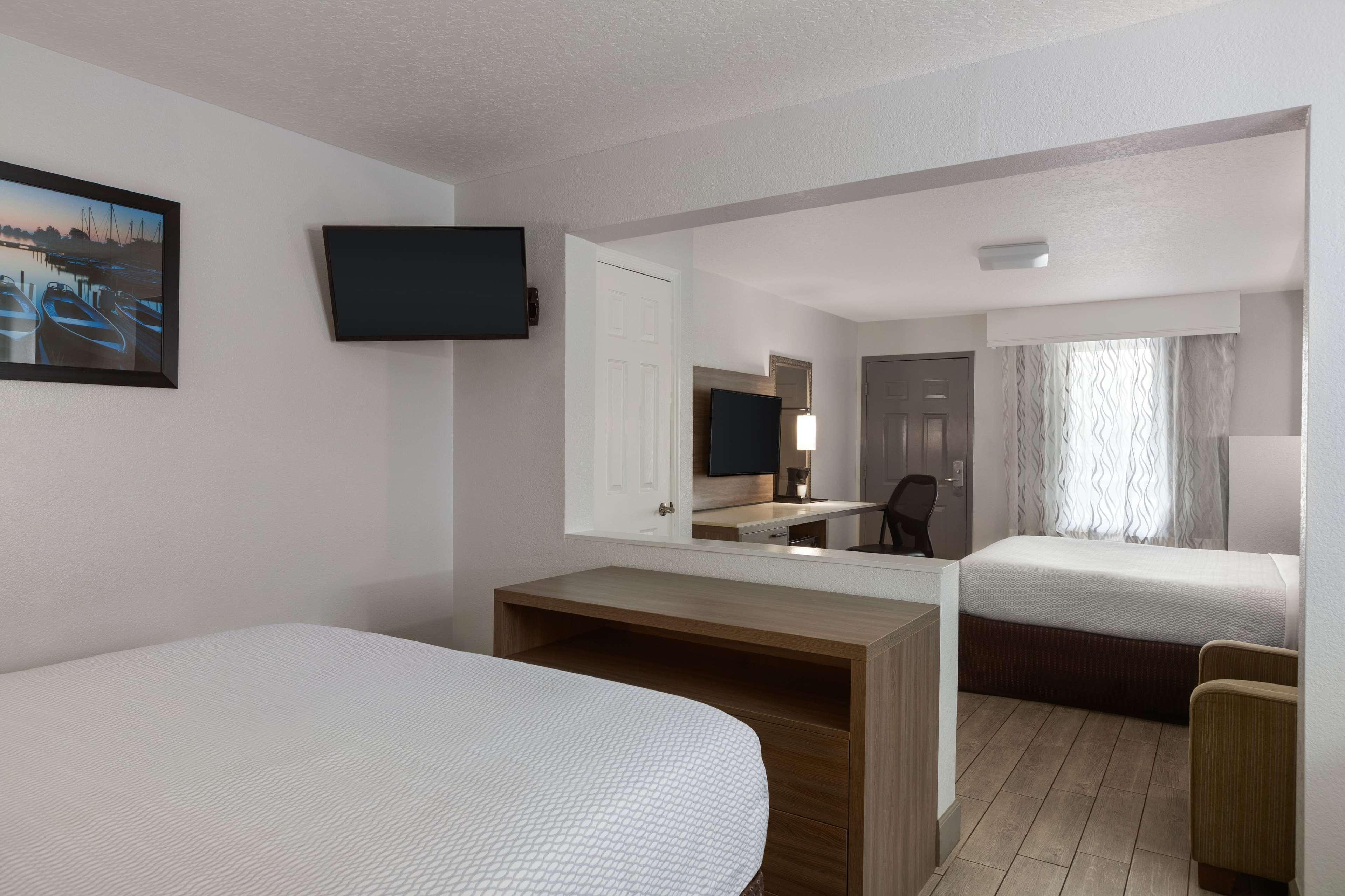 Suite City View Two Queen Beds