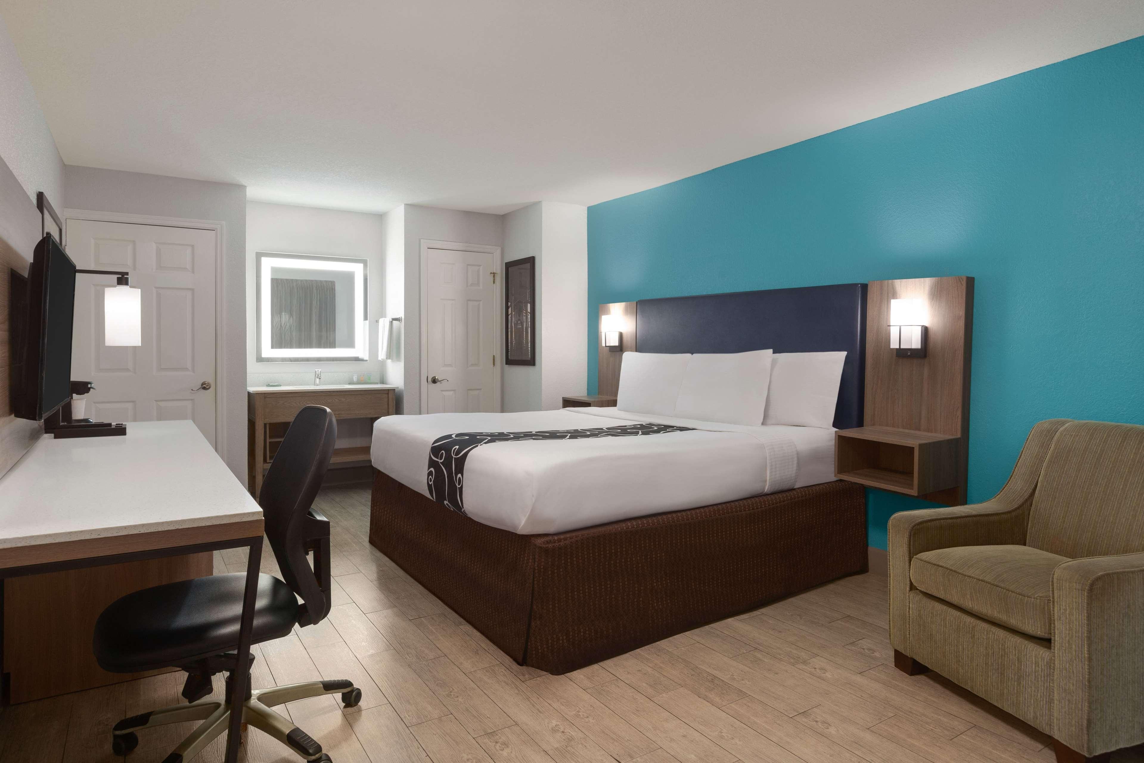 Room City View King Bed