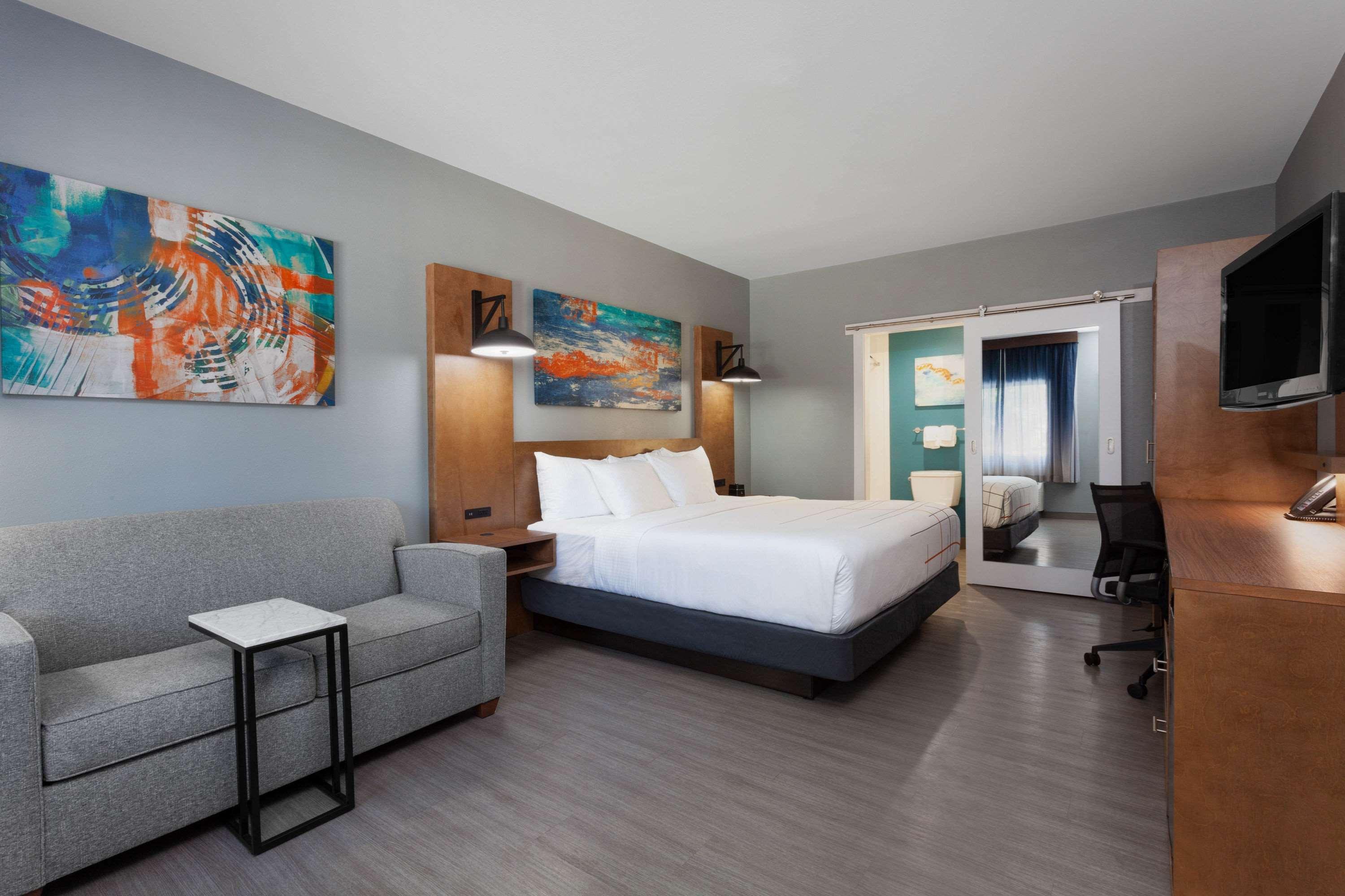 Room King Bed Non Smoking