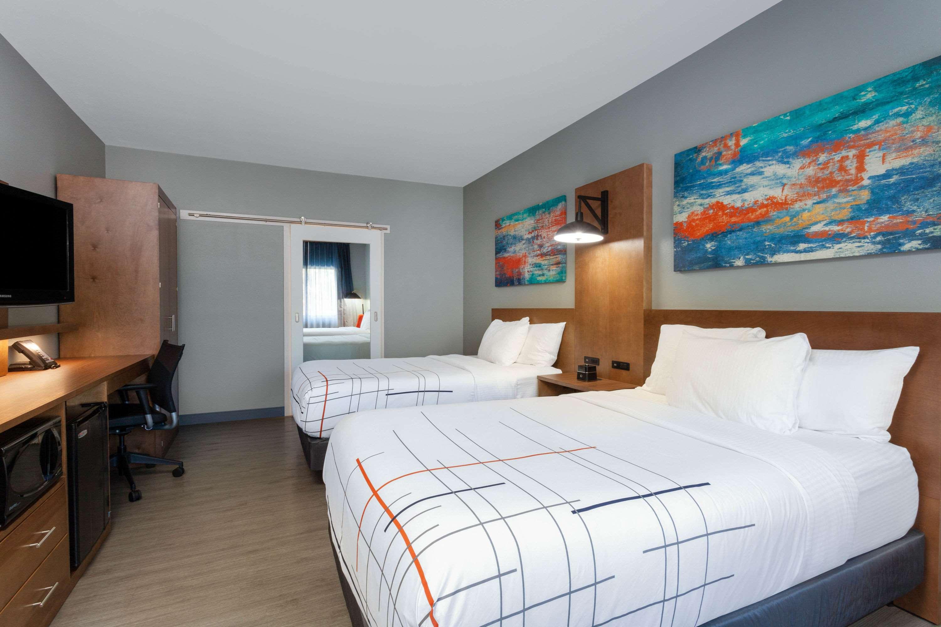 Room Deluxe Two Double Beds