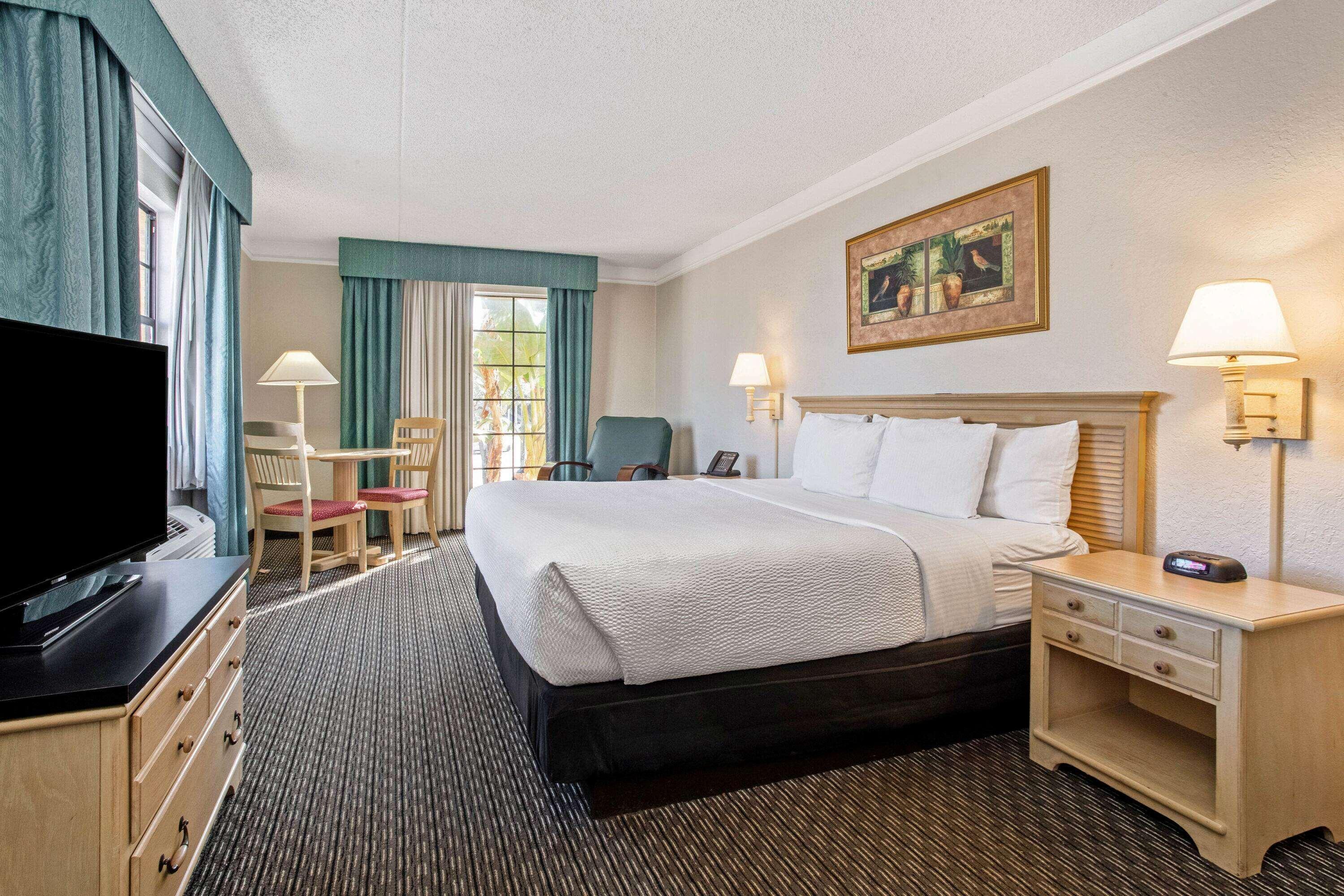 Room Deluxe King Bed