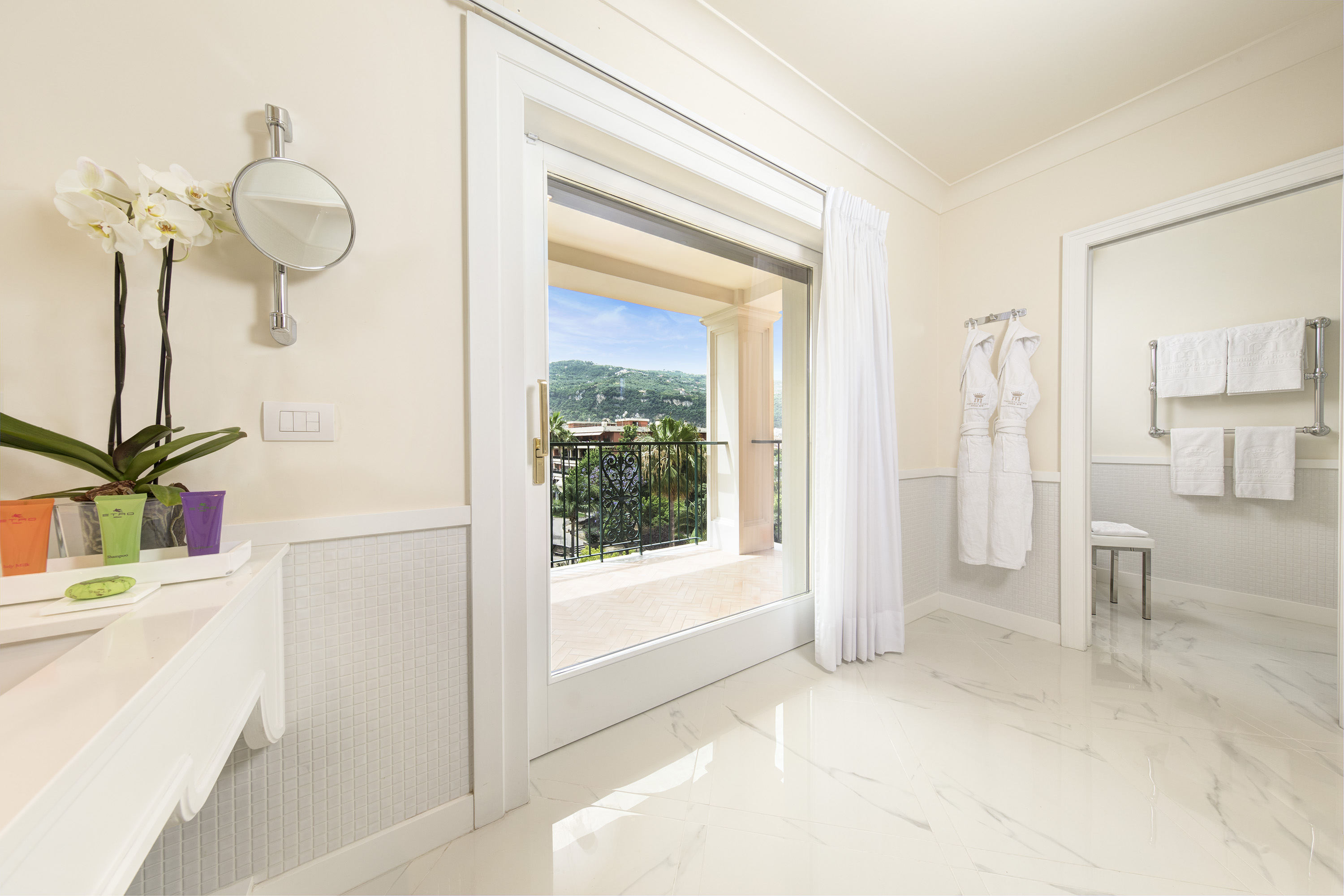 Junior Suite with Jacuzzi with Views