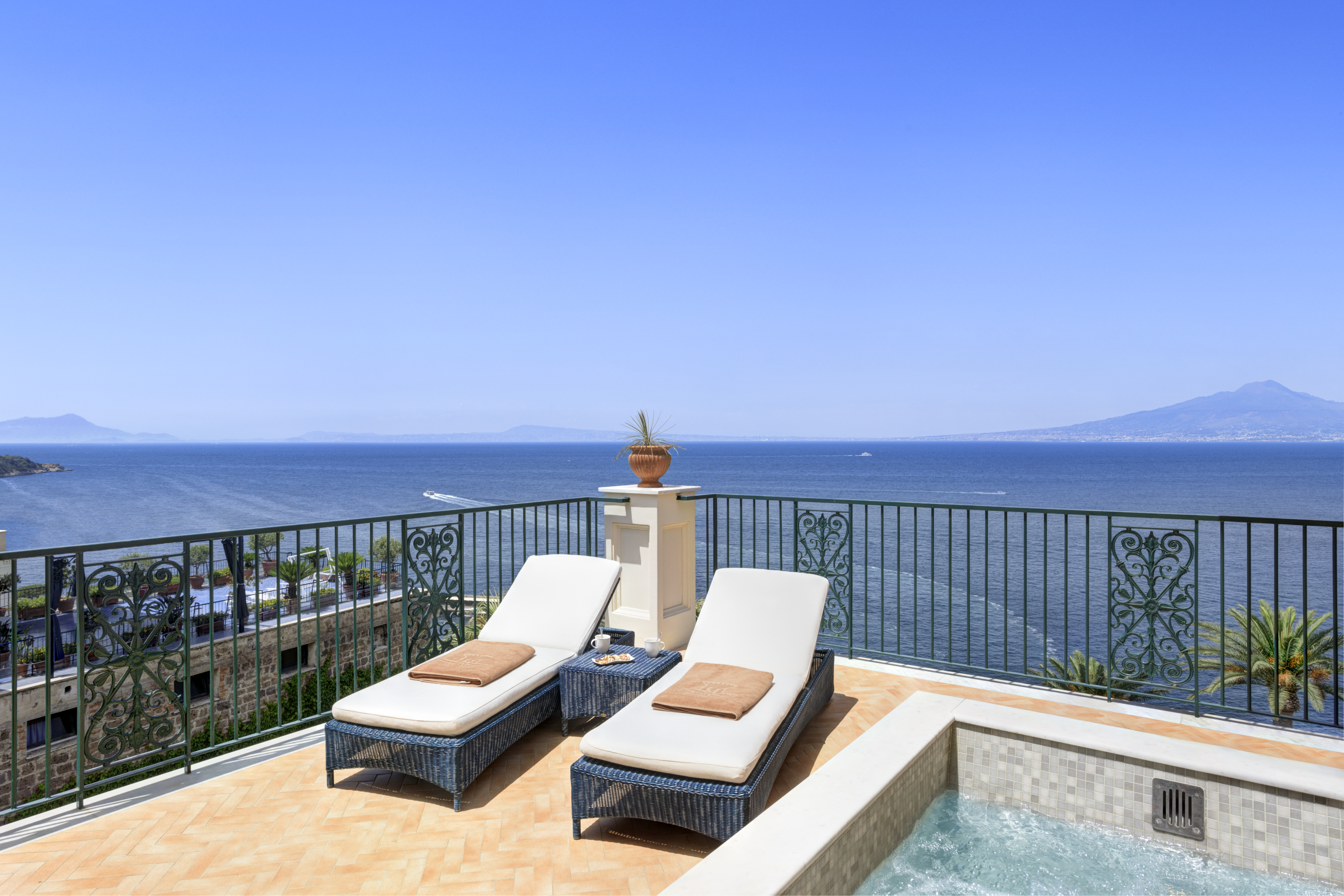 Suite with Jacuzzi with Views