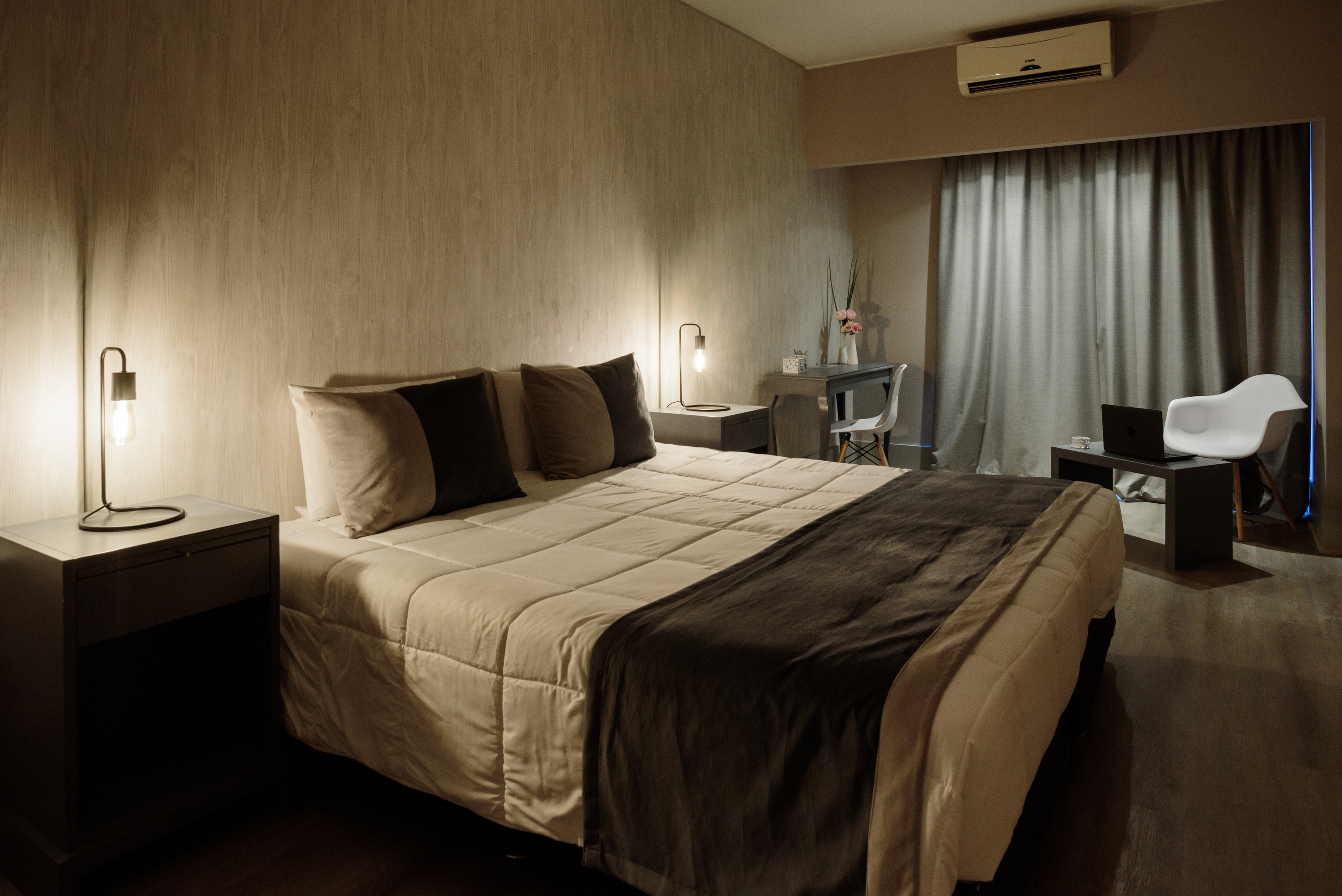 Double Deluxe One Bed