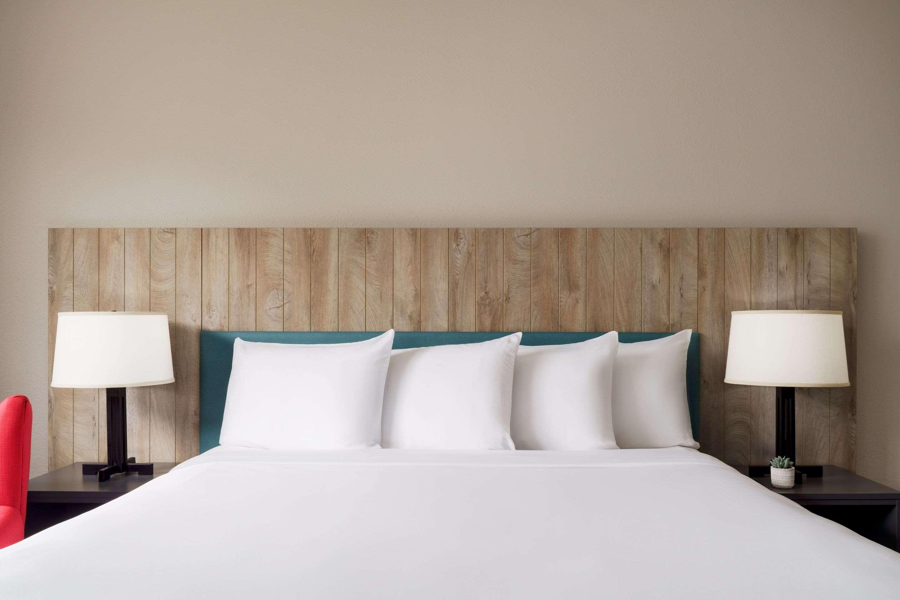 Suite King Size Bed