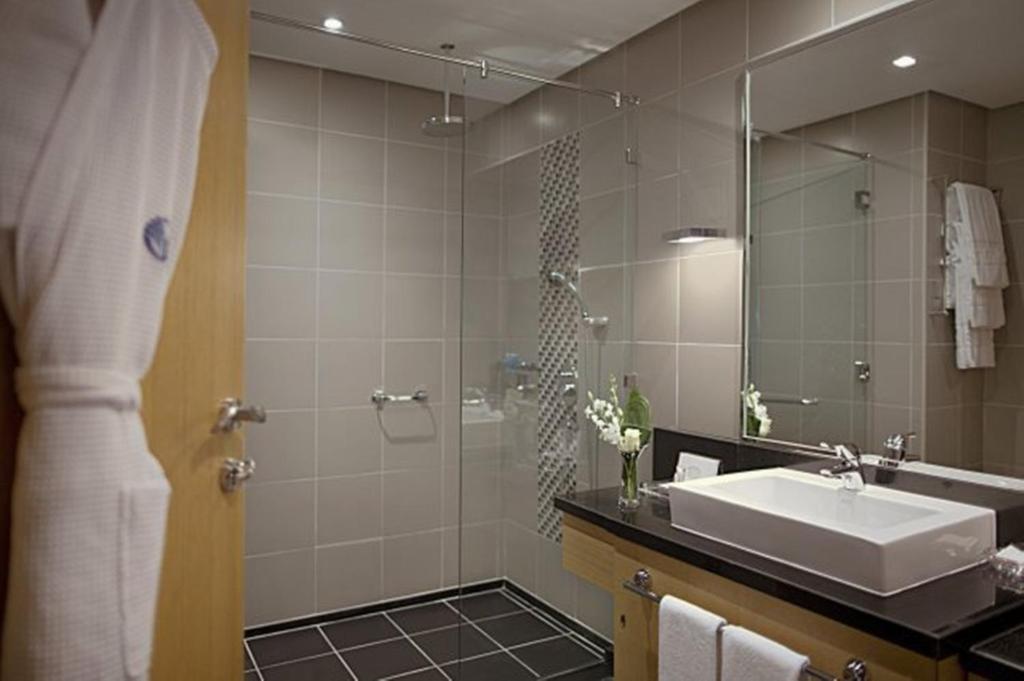 Studio King Size Bed