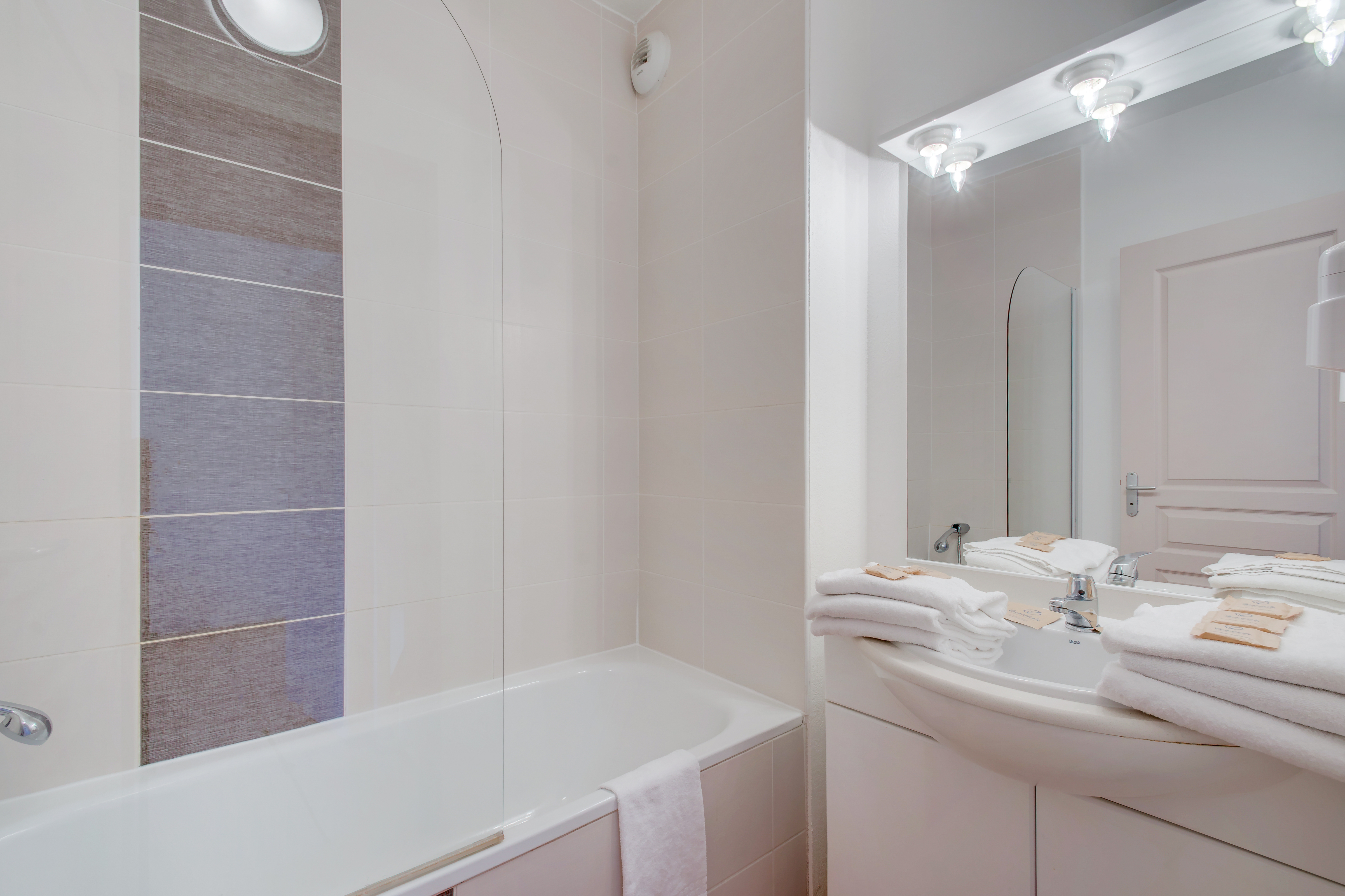 Home Capacity 6 Two Bedrooms