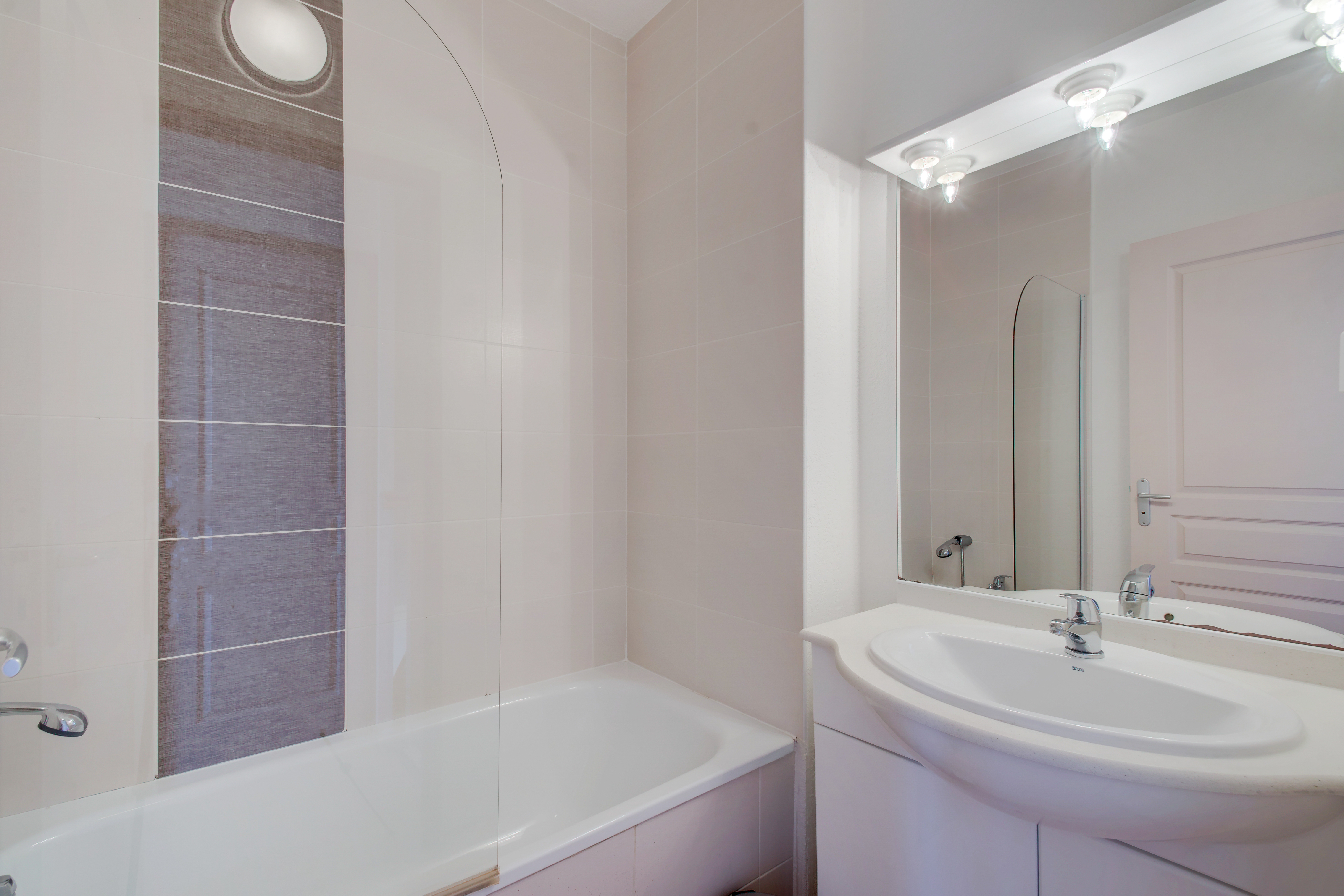 Home Capacity 6 One Bedroom