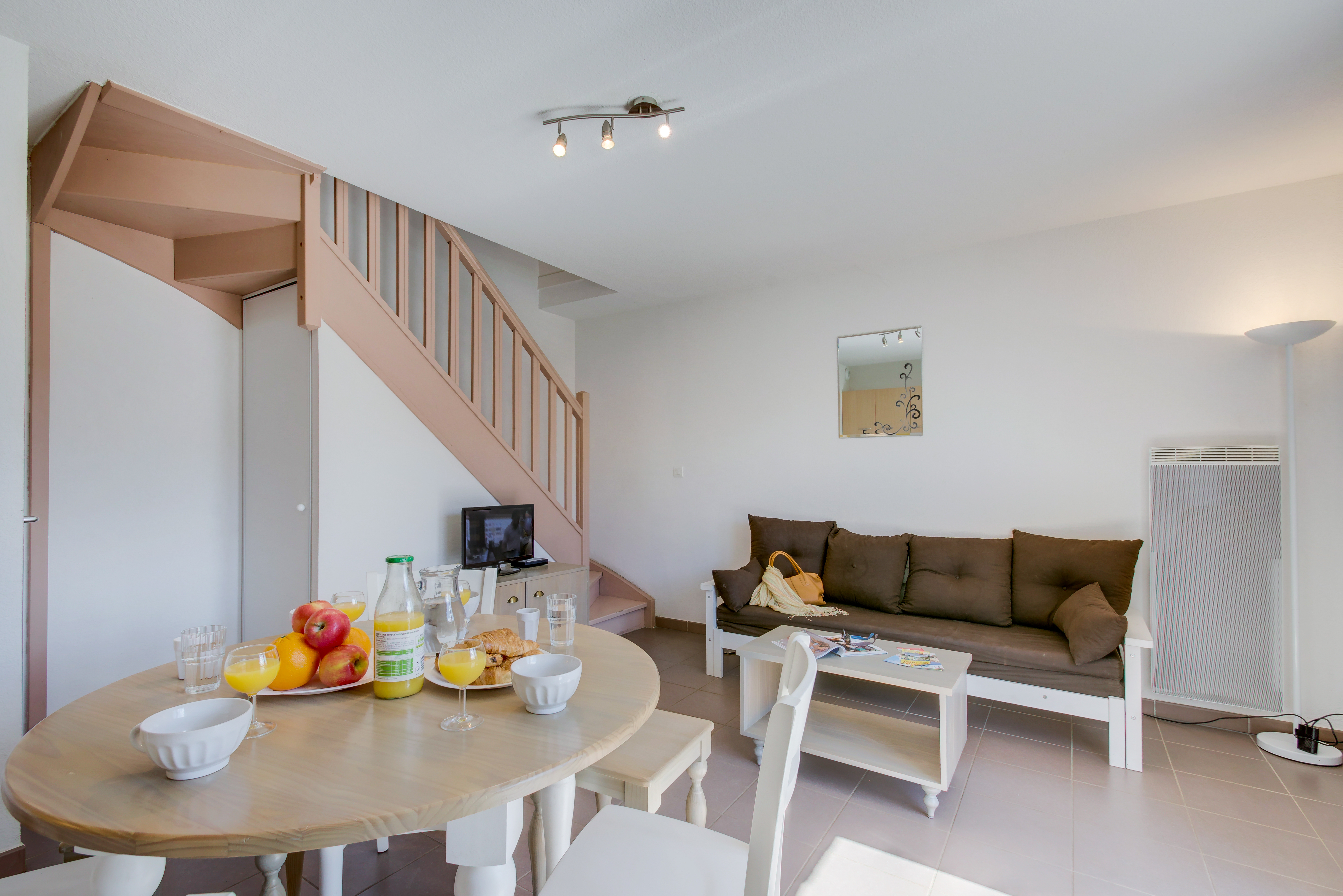 Home Capacity 6 Two Bedrooms