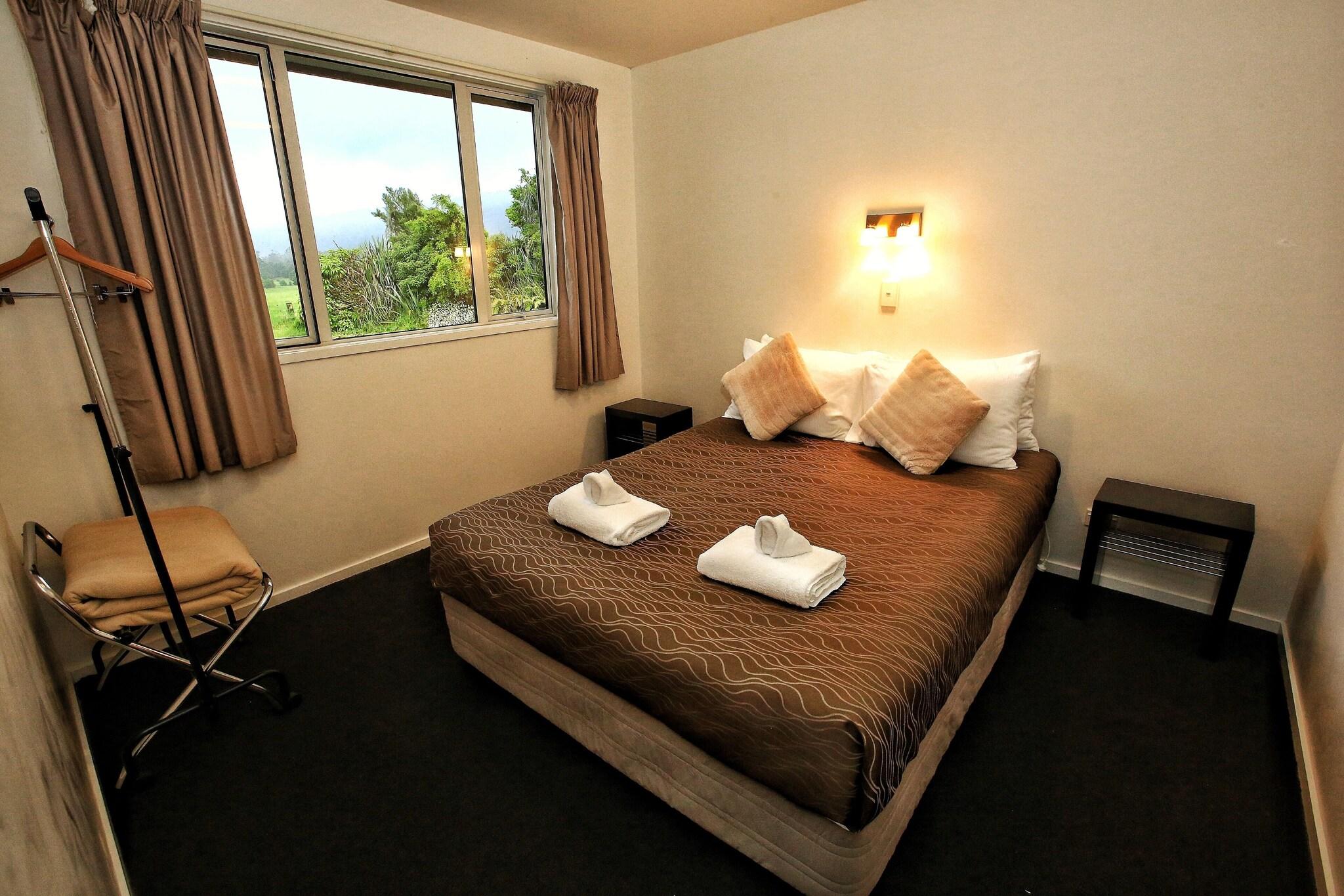 Chalet Queen Size Bed