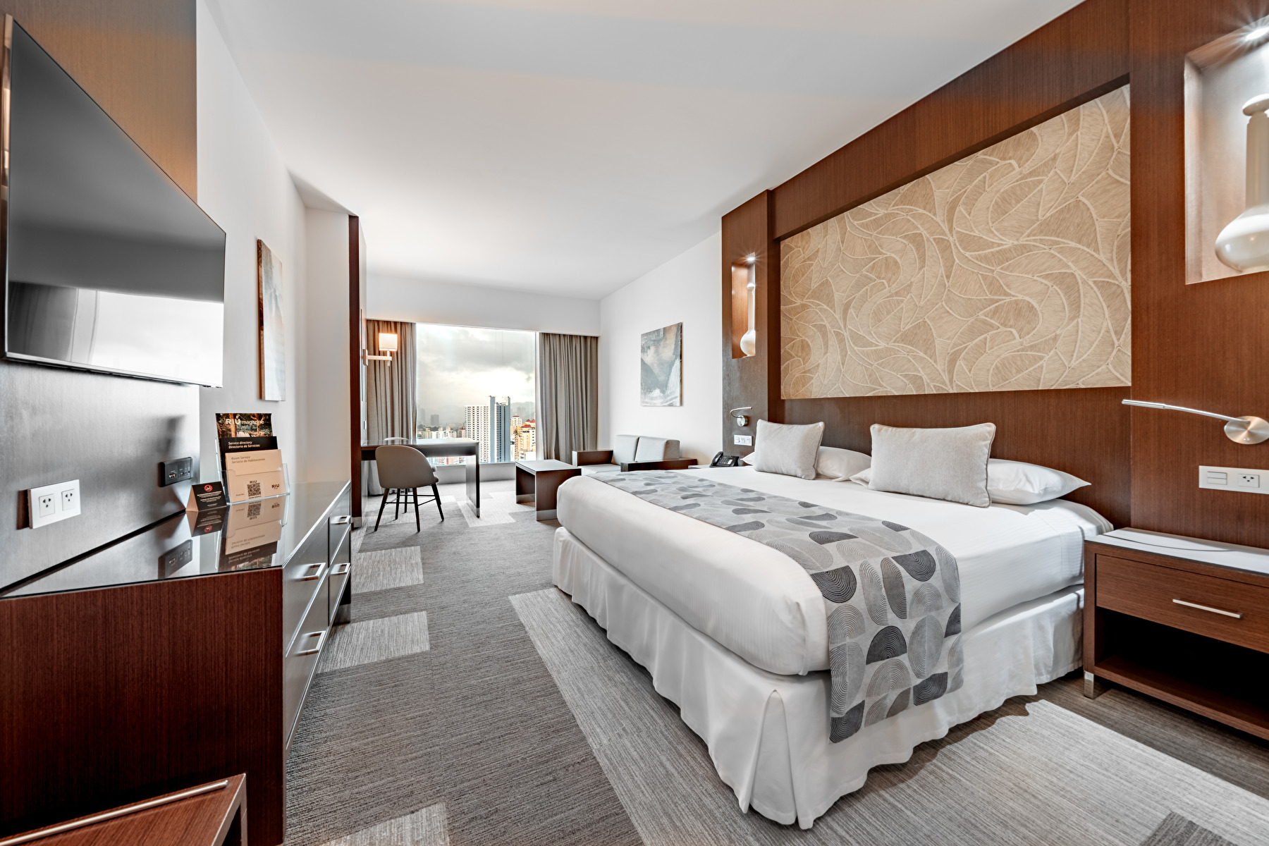 Double Deluxe King Bed