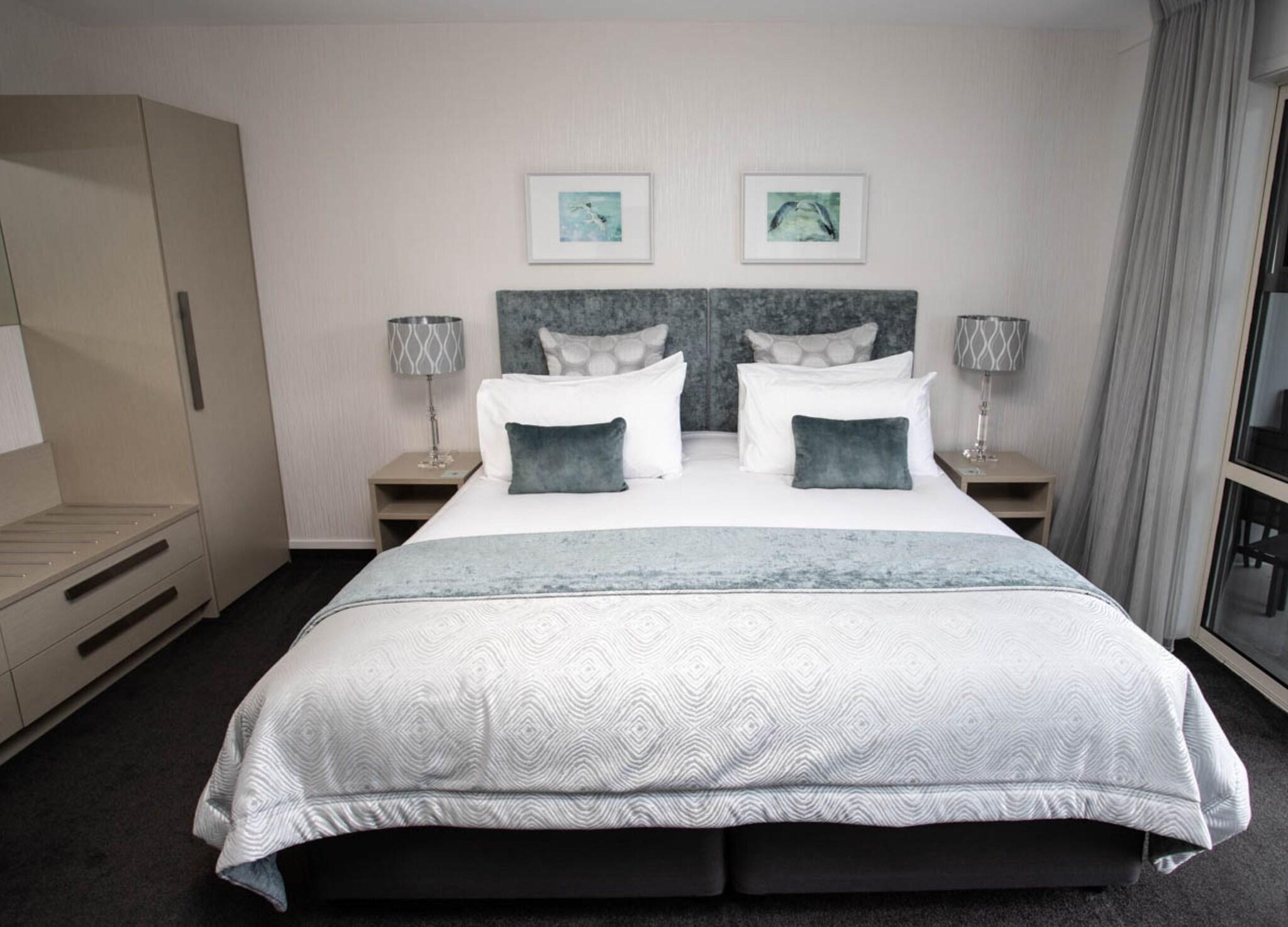 Studio King Size Bed