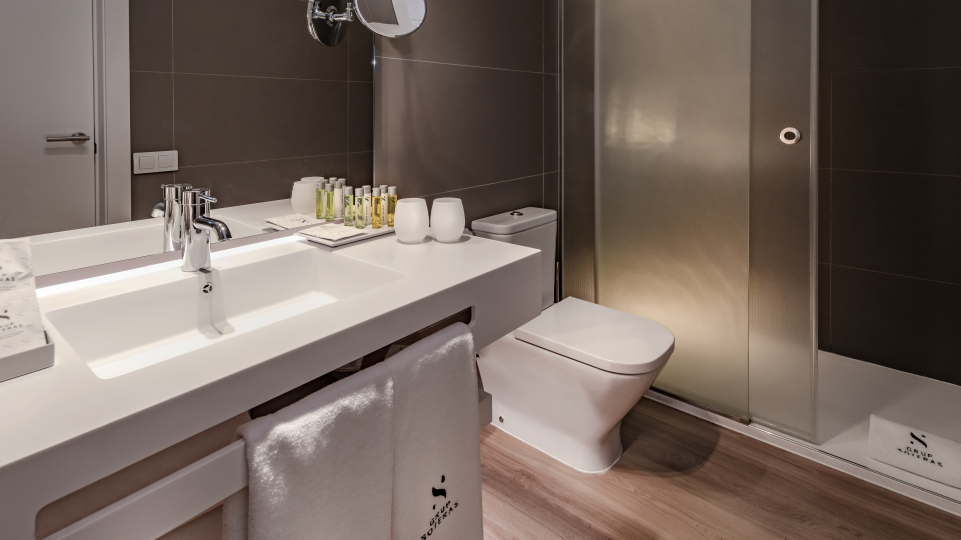 Double Single Executive