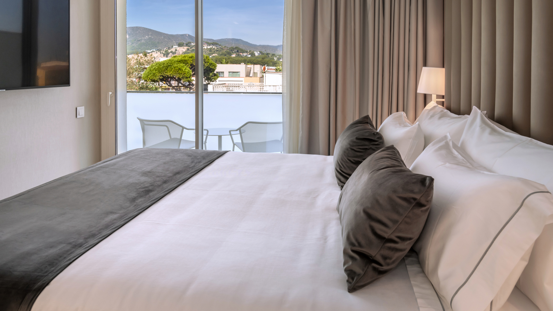 Double Single Executive