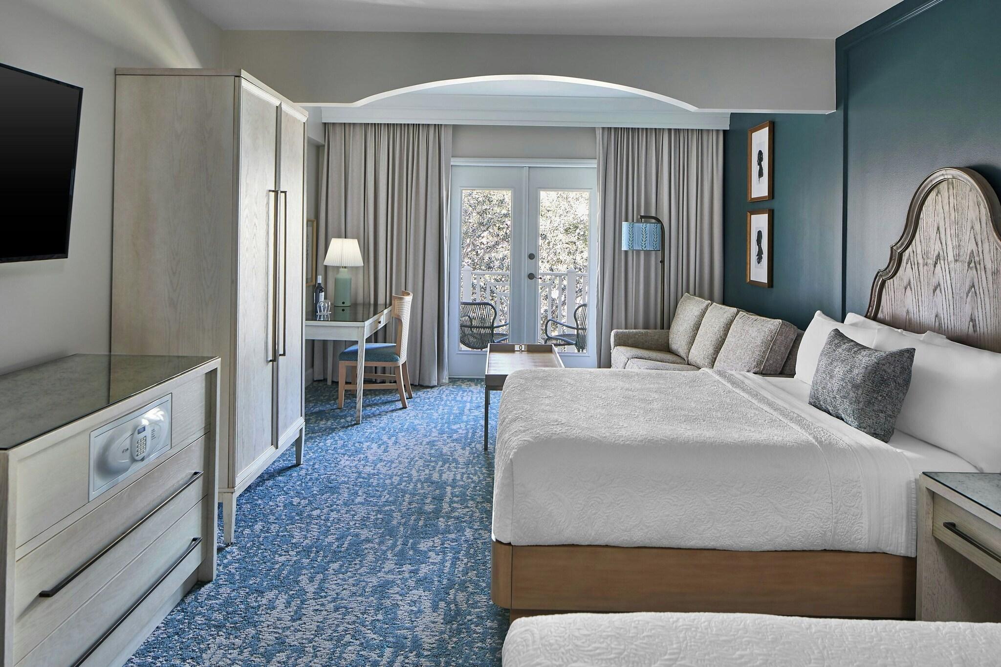 Studio Two Queen Beds