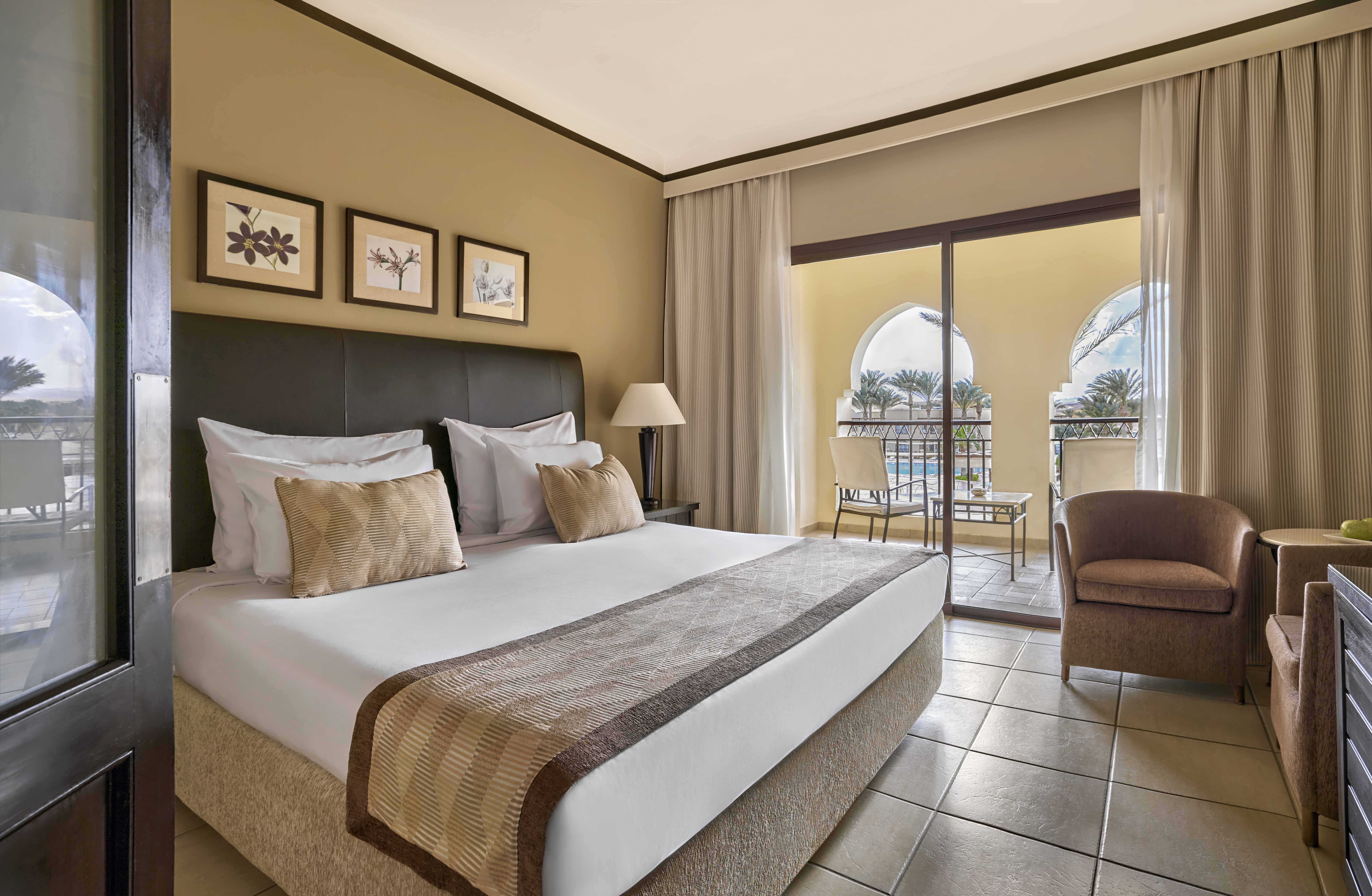 Quadruple Deluxe Pool View