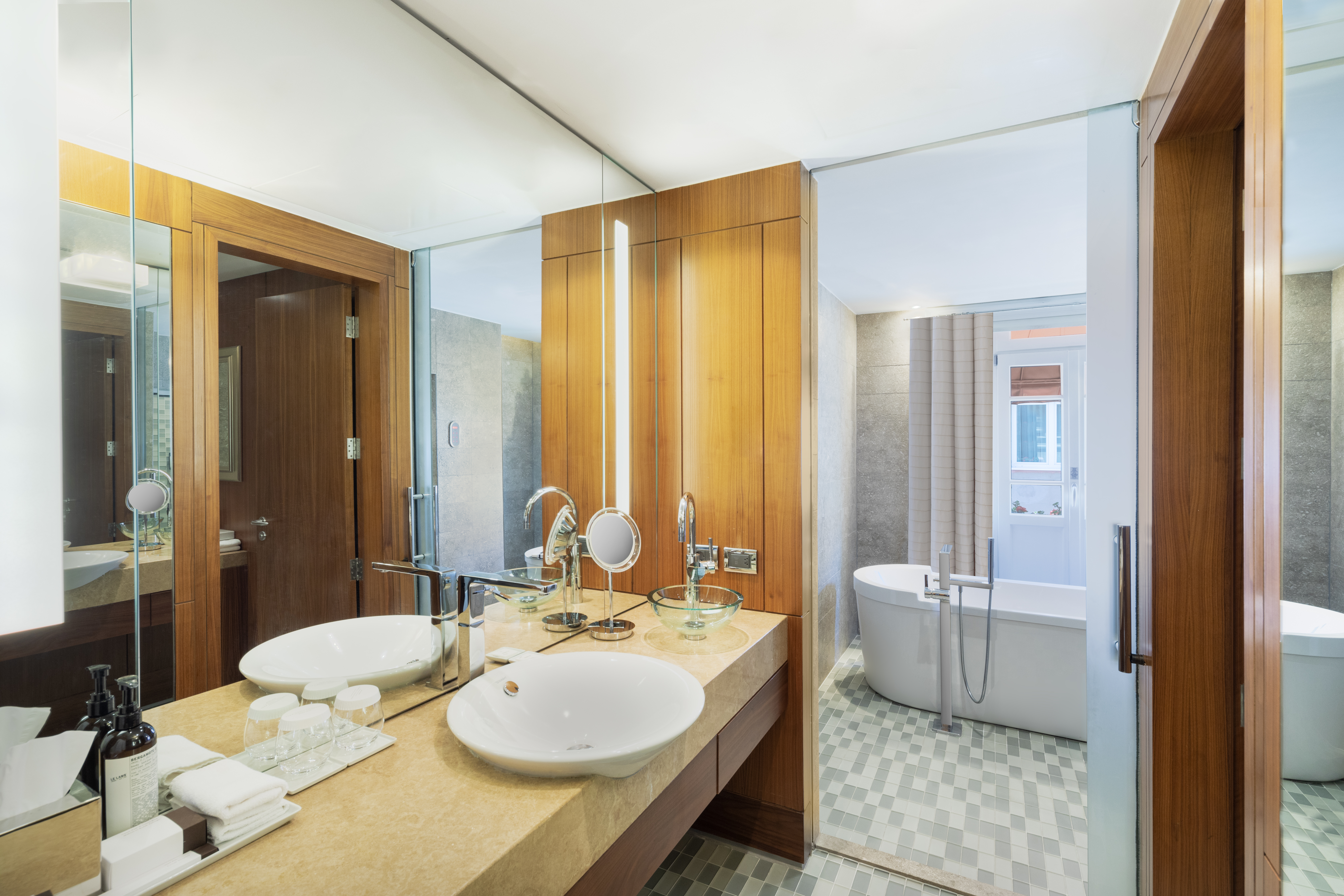 Double Deluxe King Bed