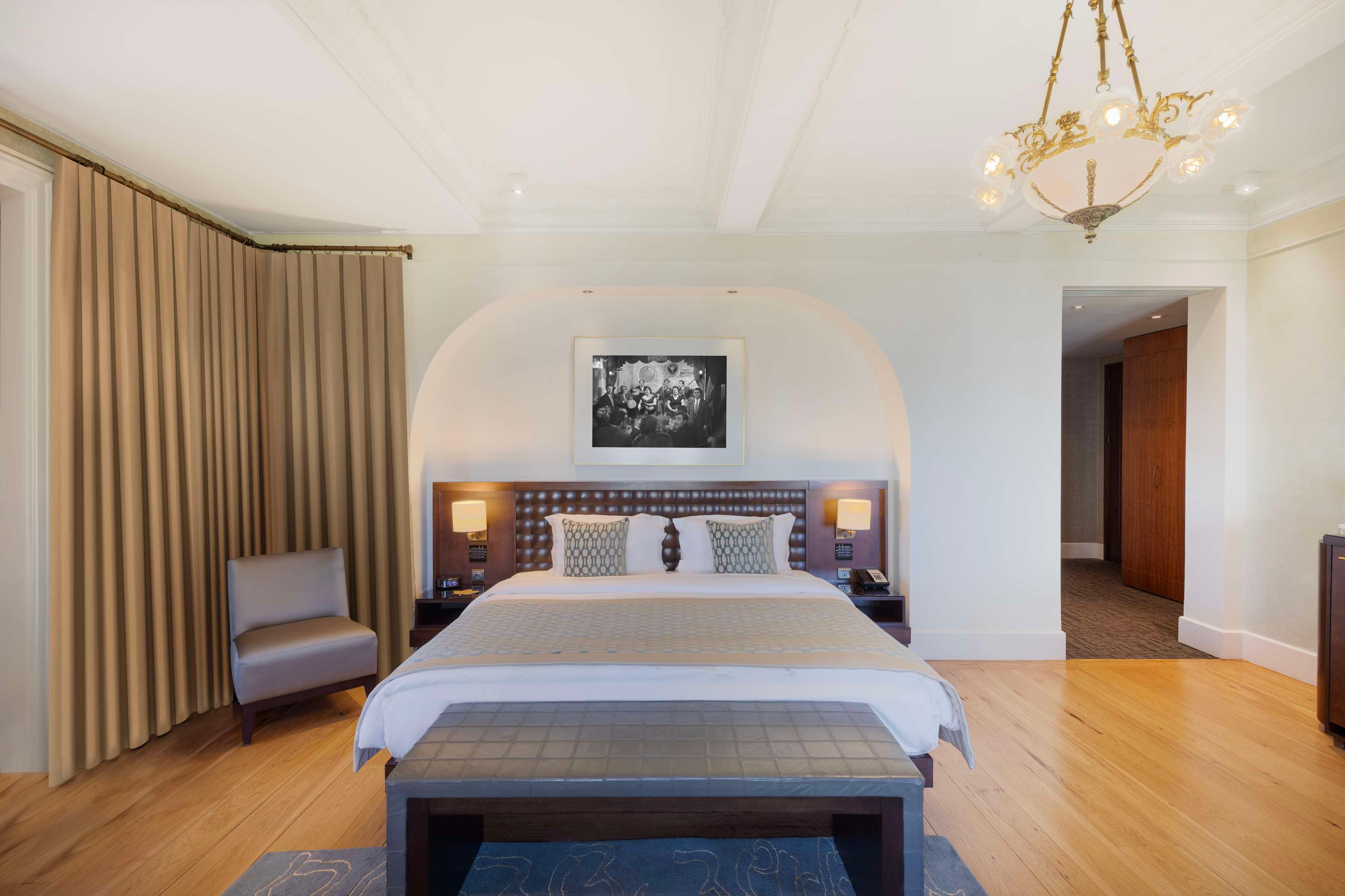 Double Deluxe King Bed