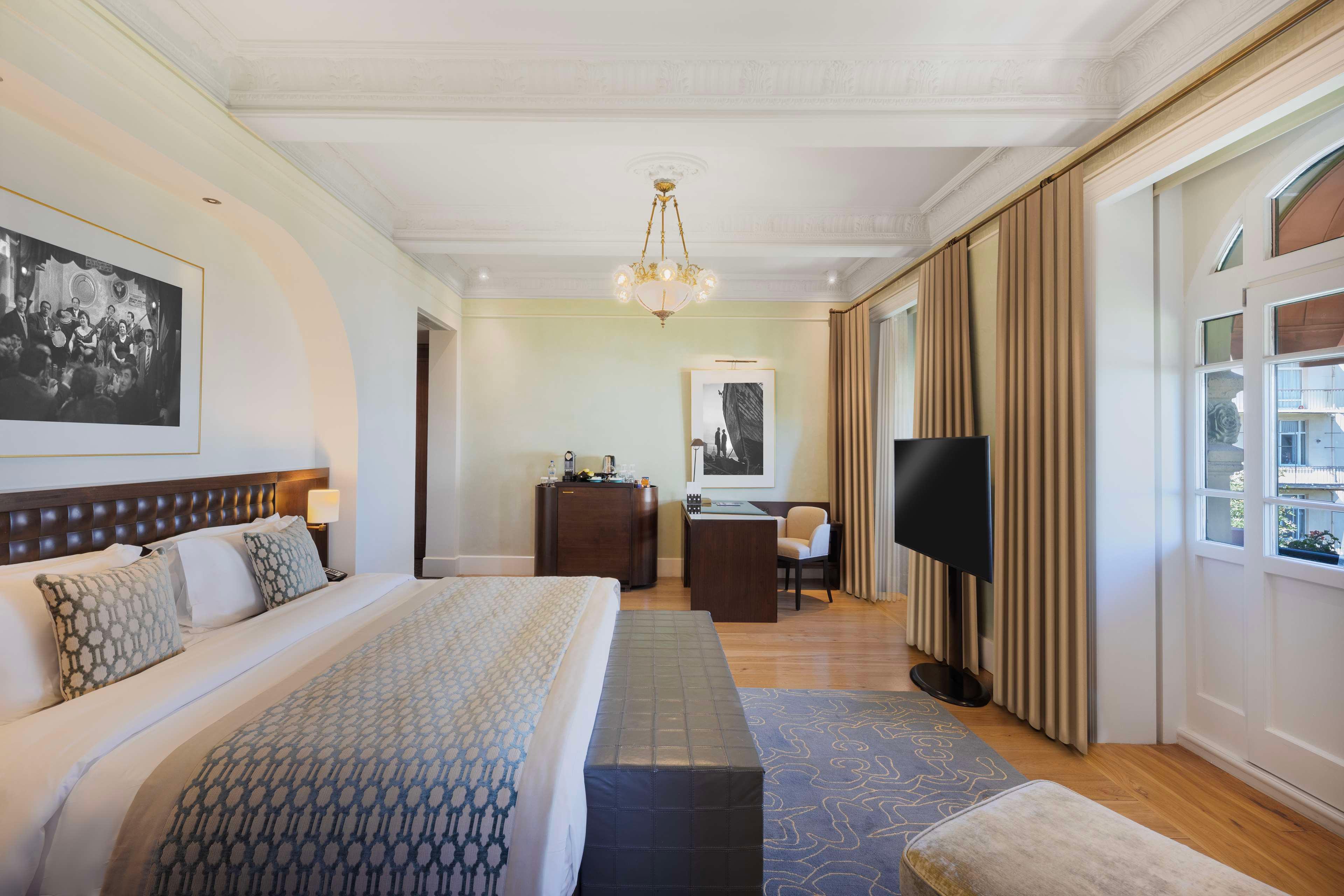 Double Deluxe King Bed