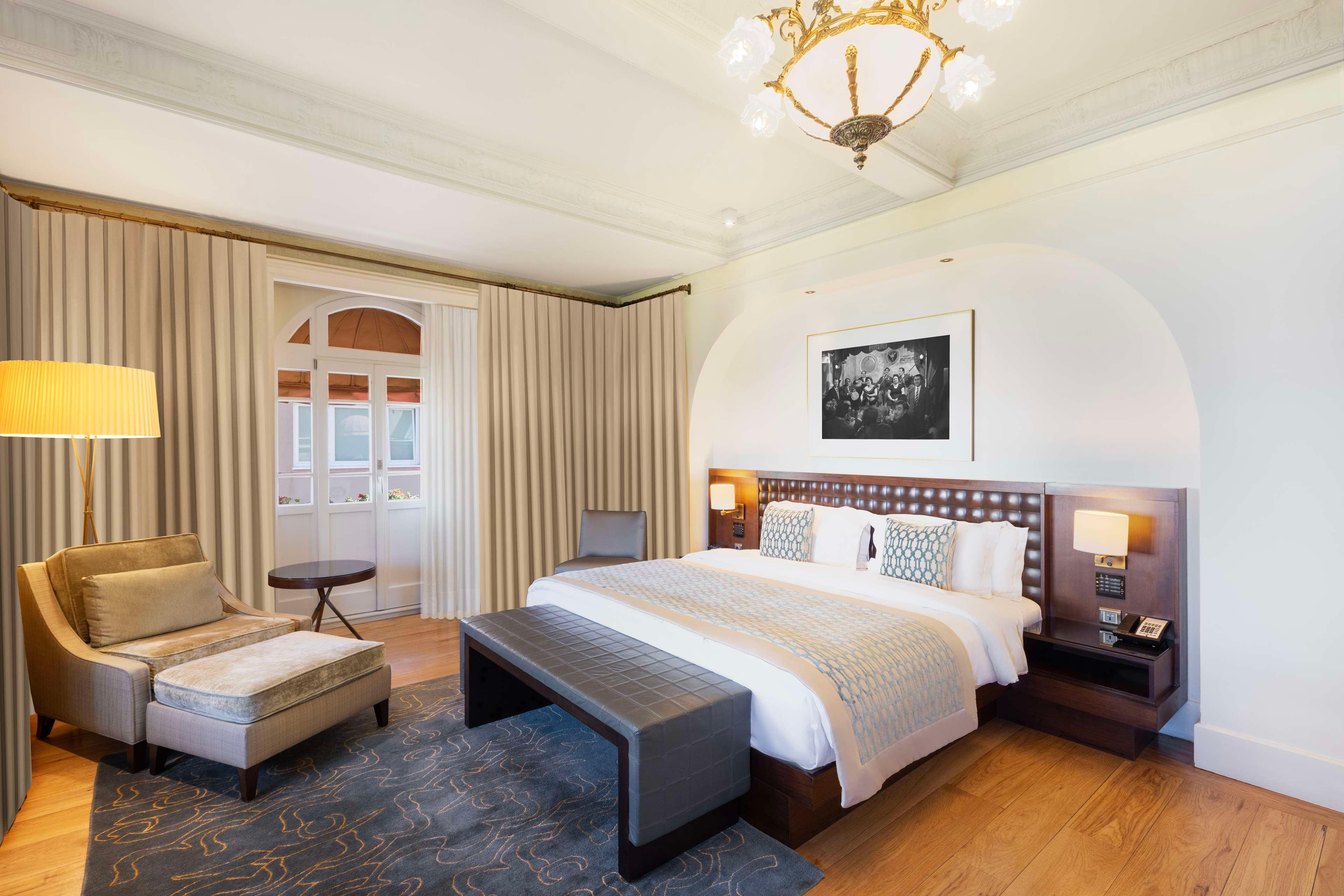 Double Deluxe King Bed