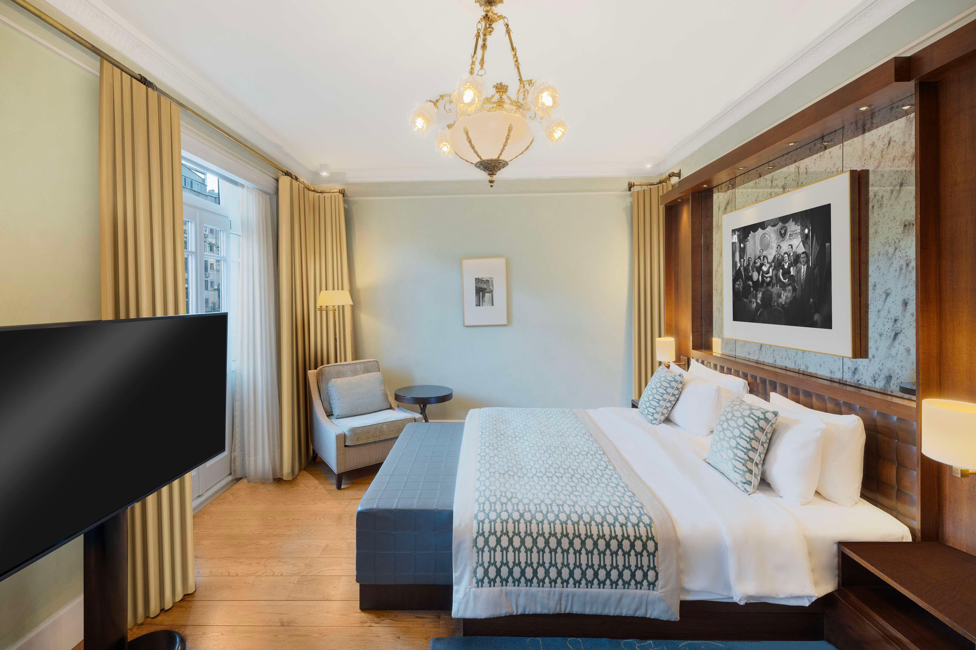 Double King Size Bed