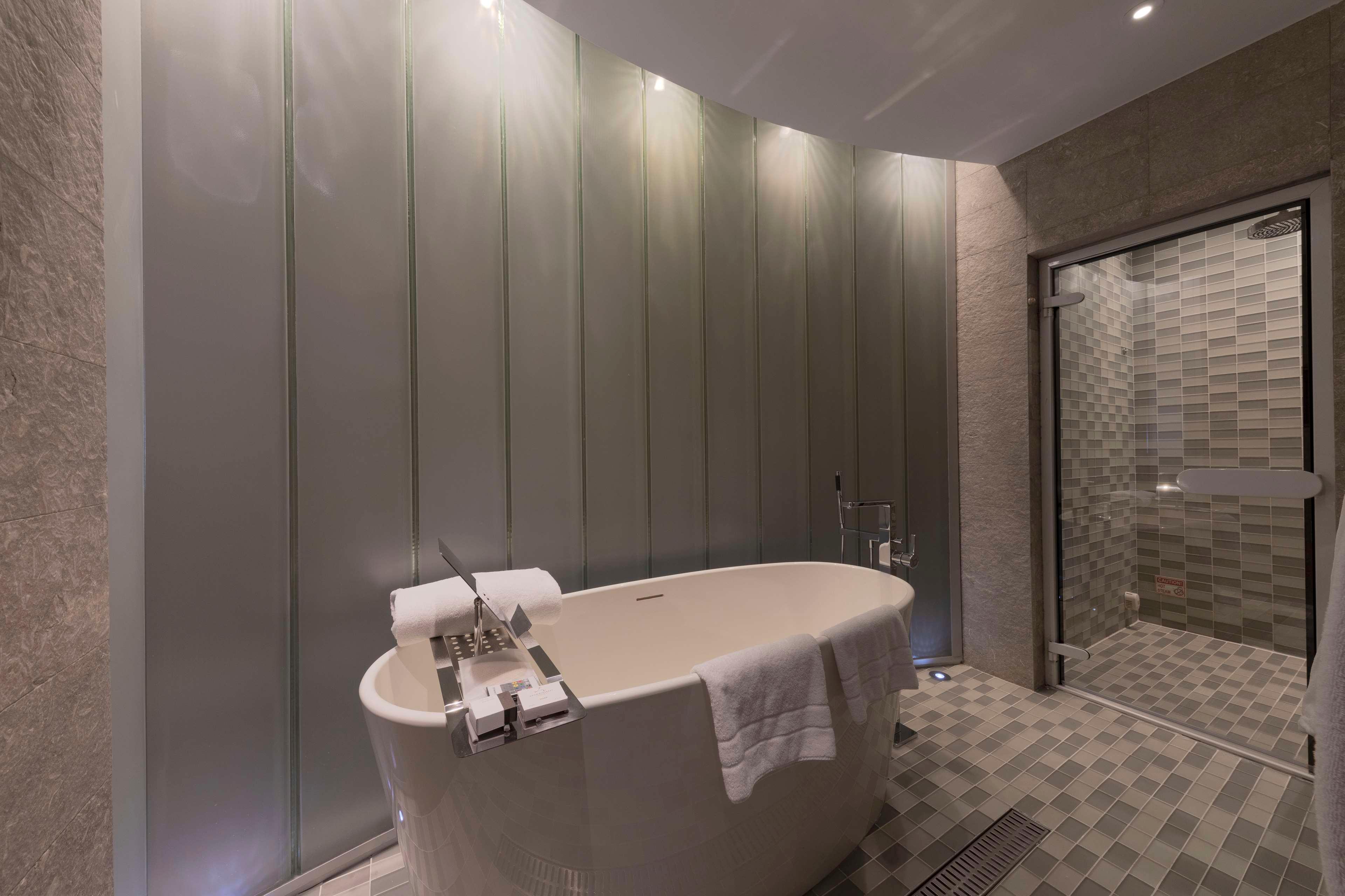 Double Deluxe King Bed