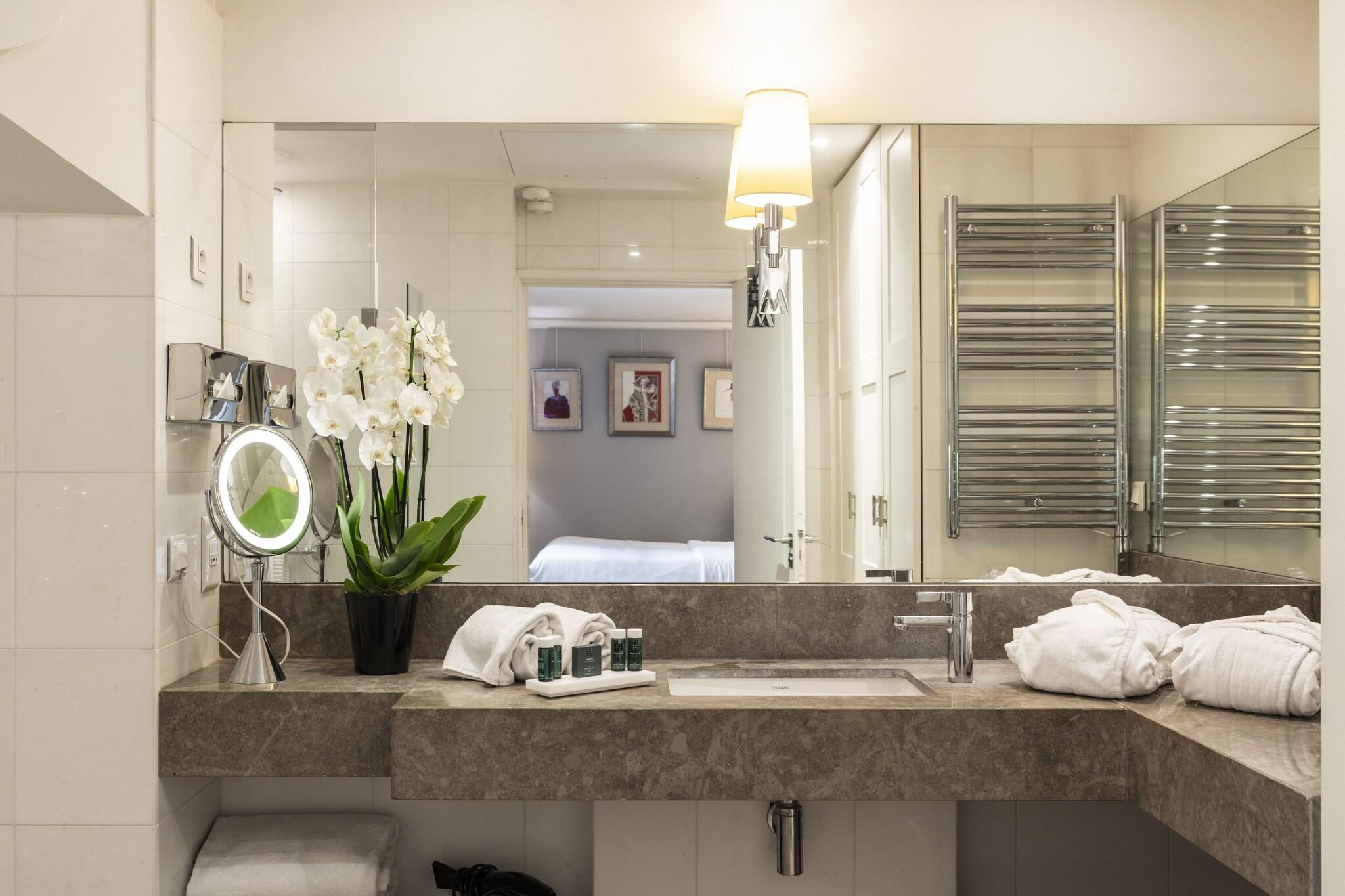 Double Deluxe Queen Bed