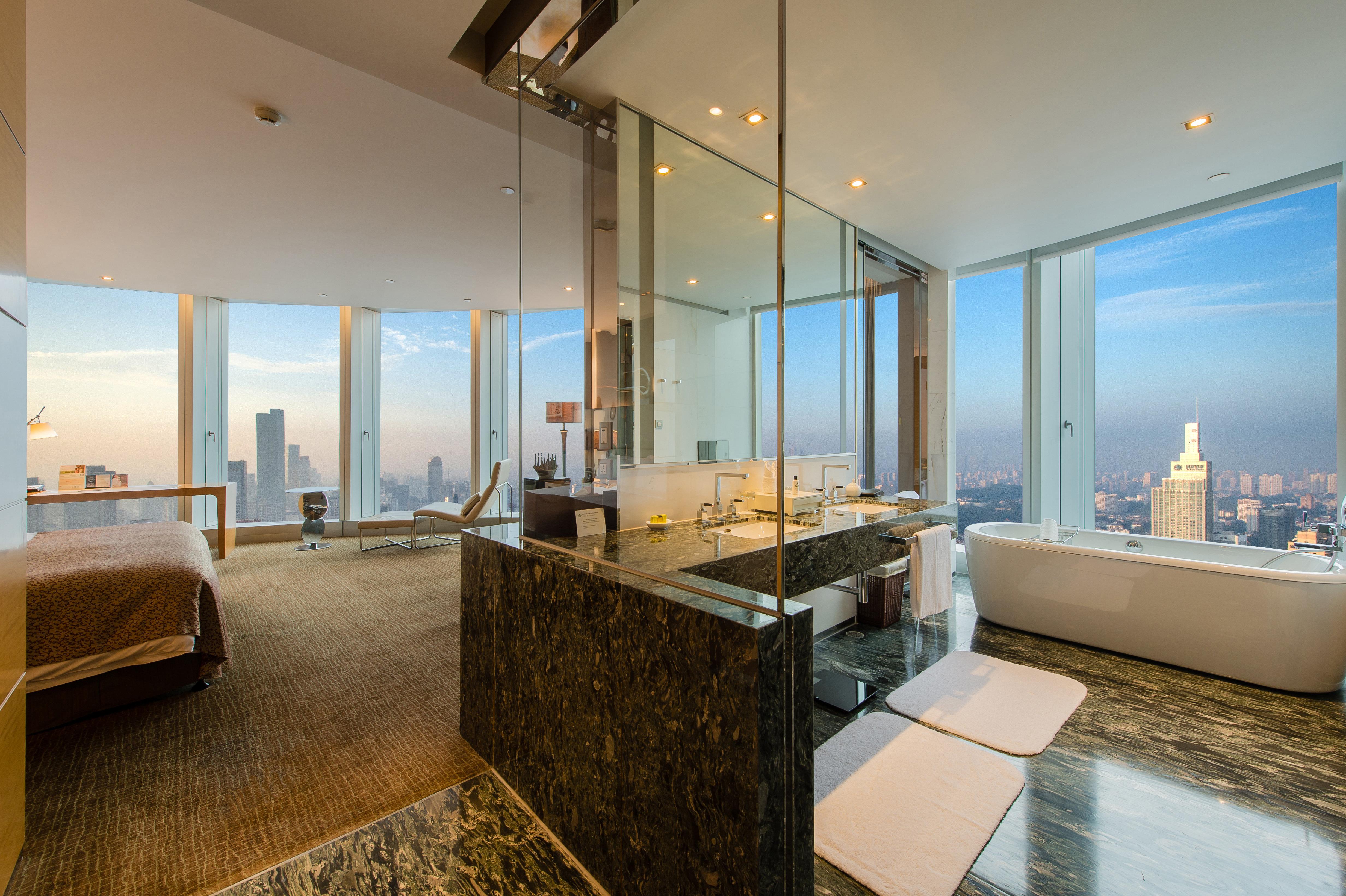 Junior Suite Club City View