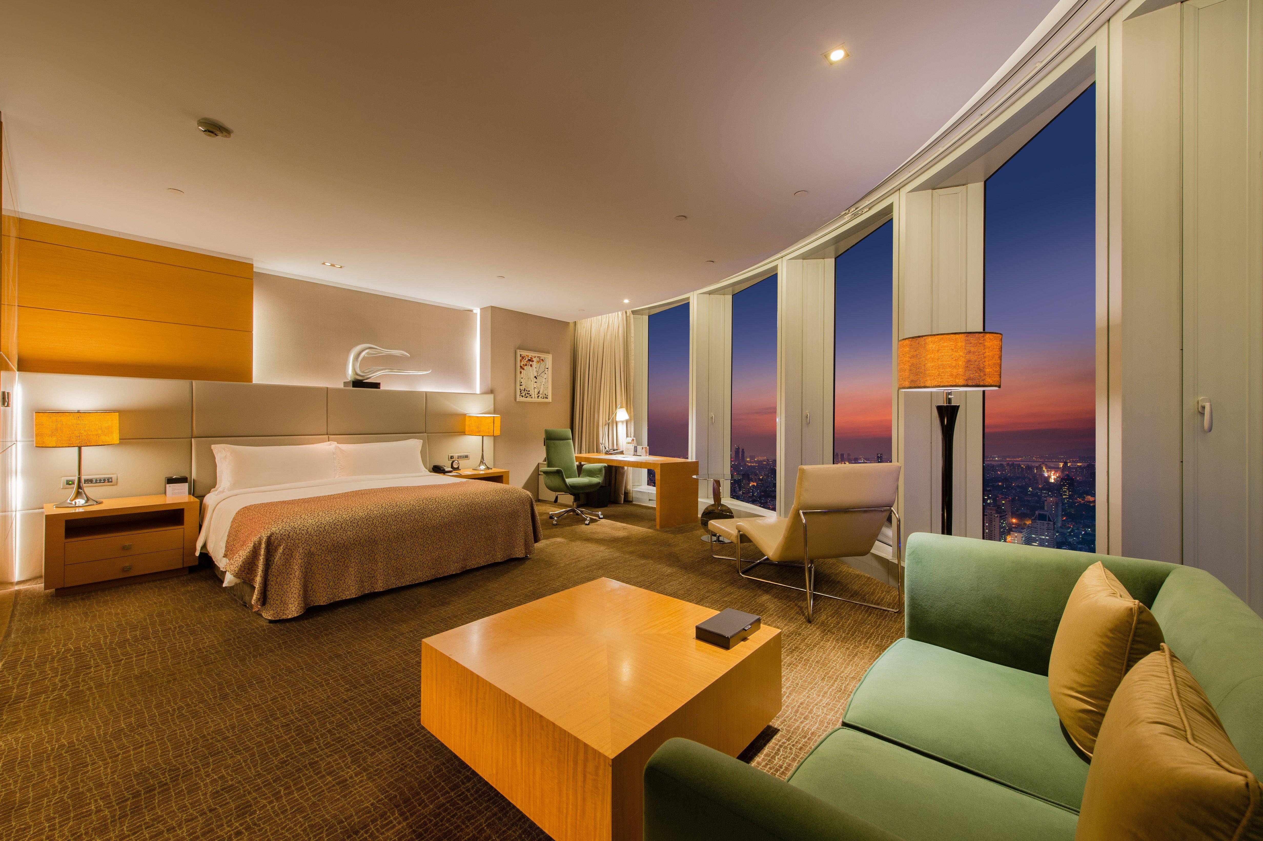 Junior Suite Club City View