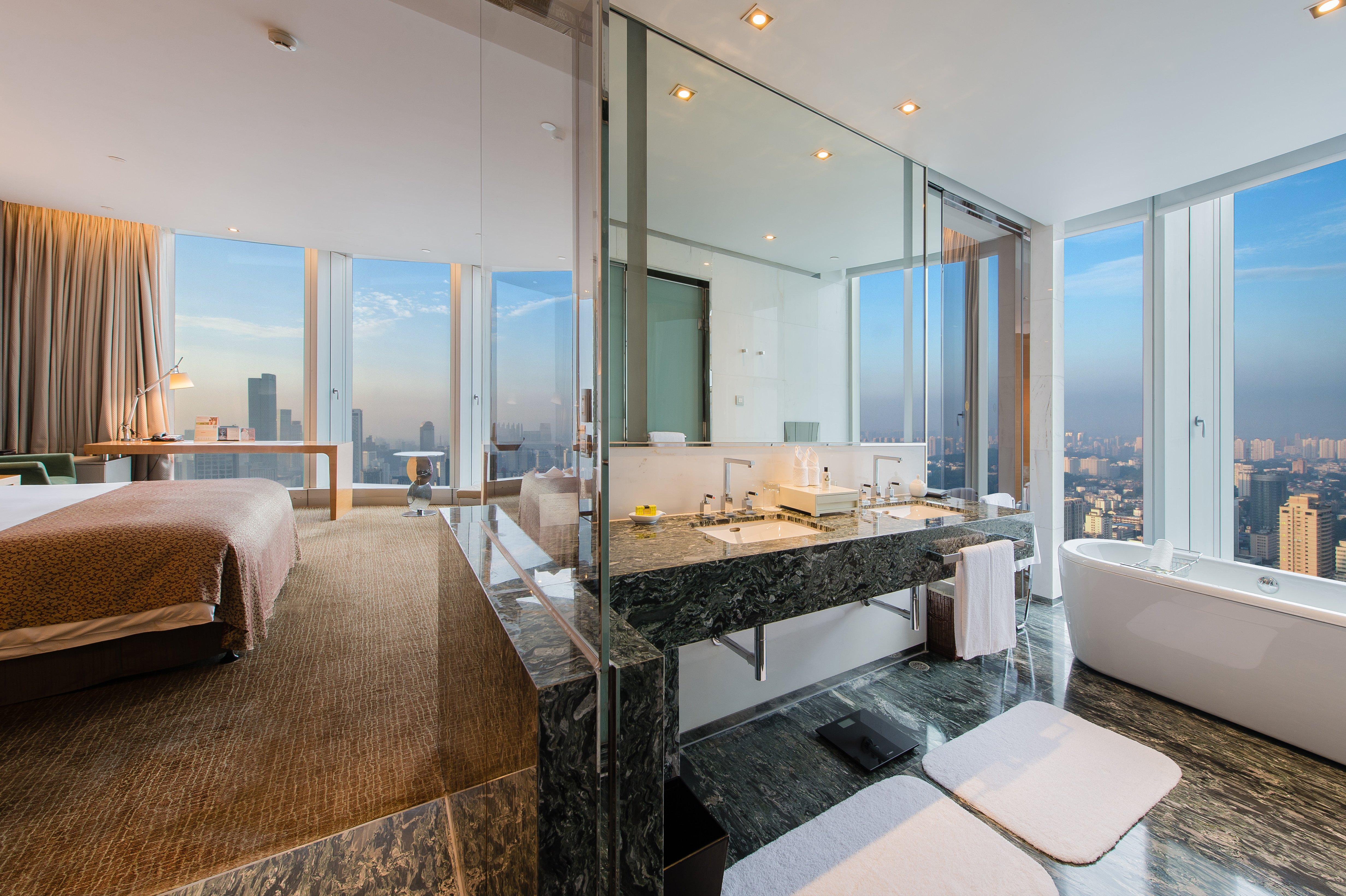 Junior Suite Club City View