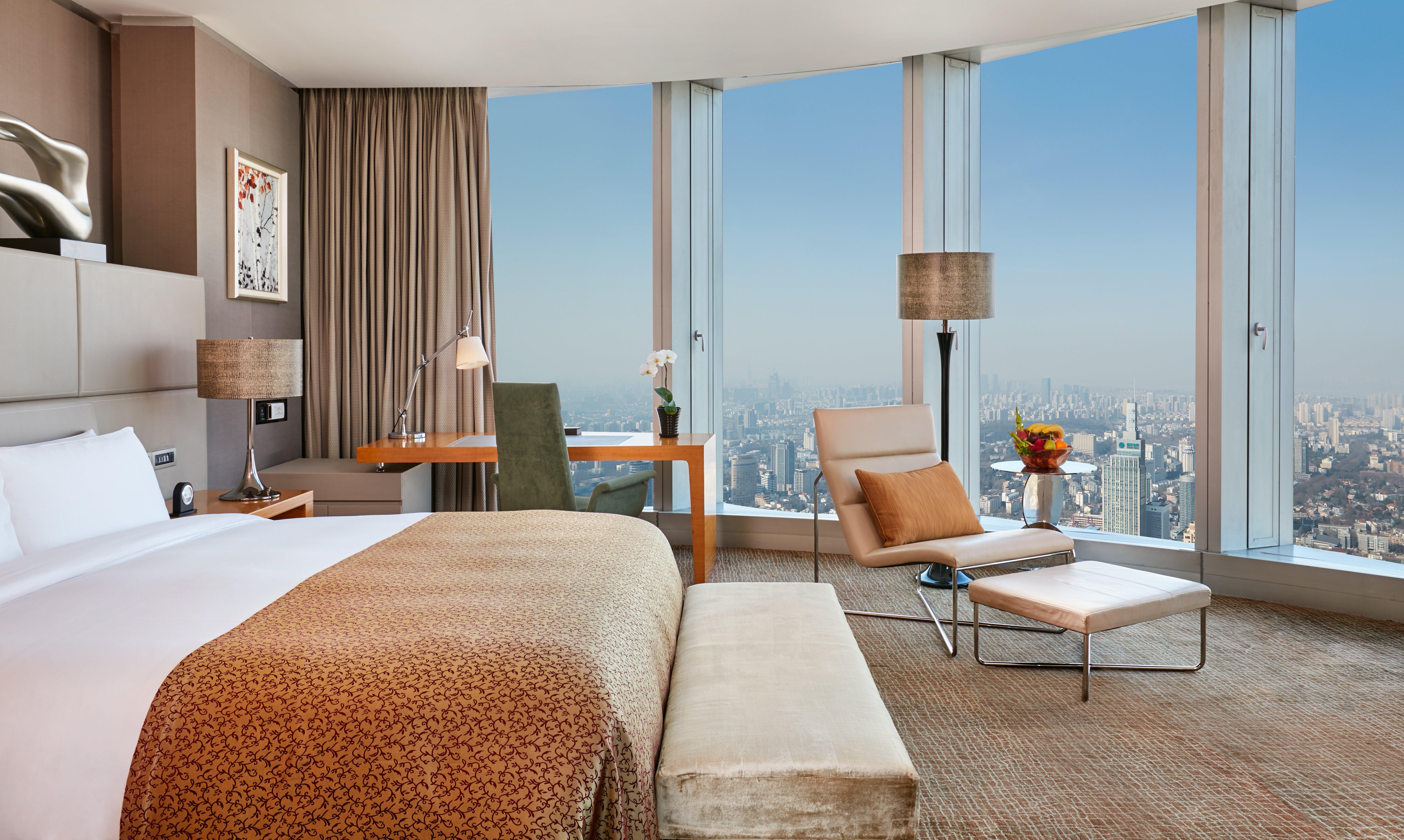 Junior Suite Club City View